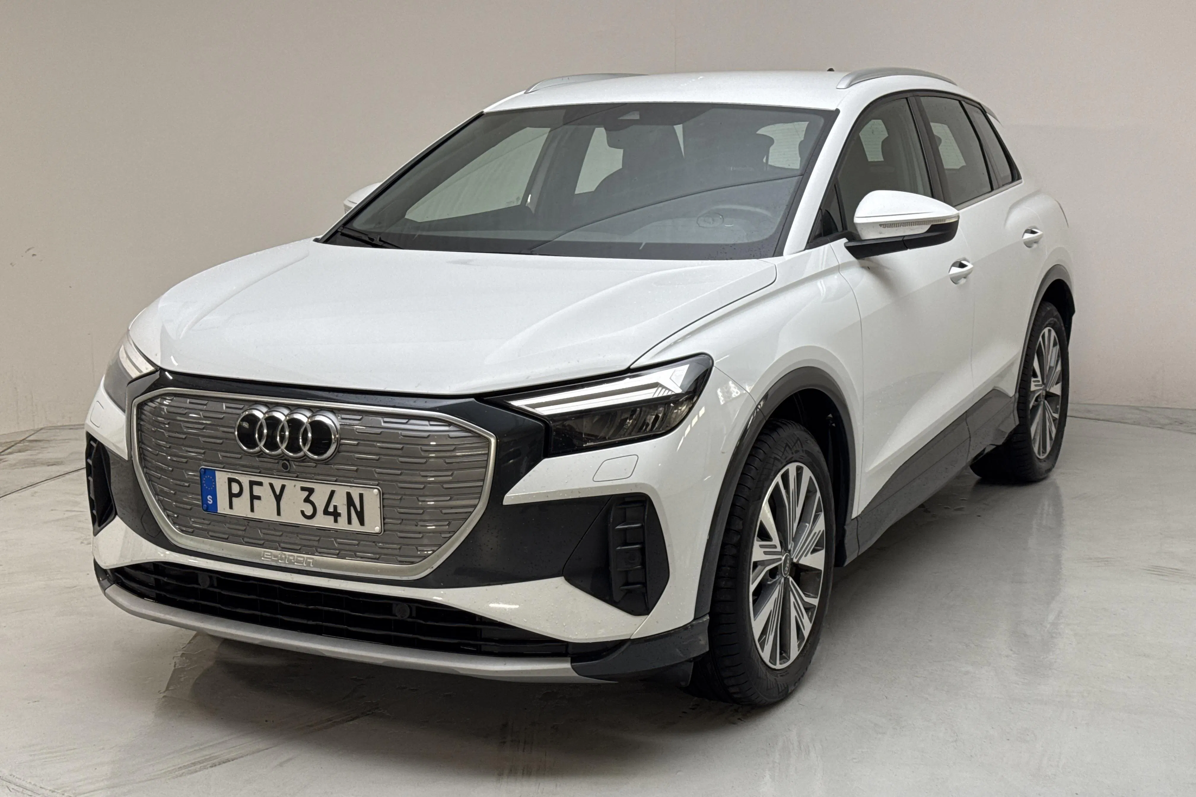 Presentation photo 1 of 14: Audi Q4 40 e-tron 77kWh (204hk) - 113 910 km - Automatic - white - 2023