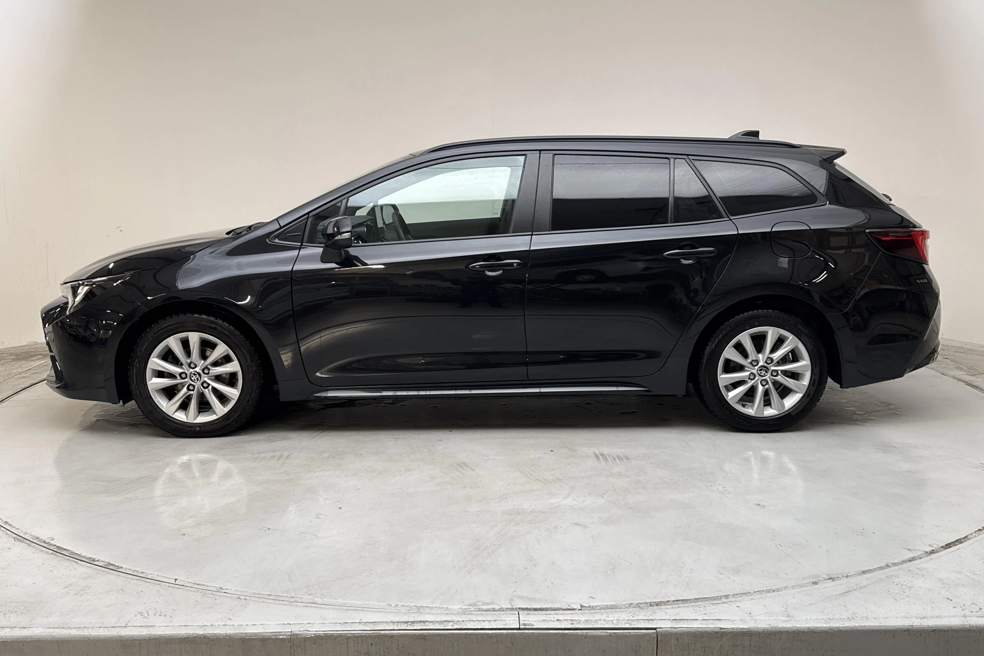 Presentation photo 2 of 12: Toyota Corolla 1.8 Hybrid Touring Sports (140hk) - 111 430 km - Automatic - black - 2025