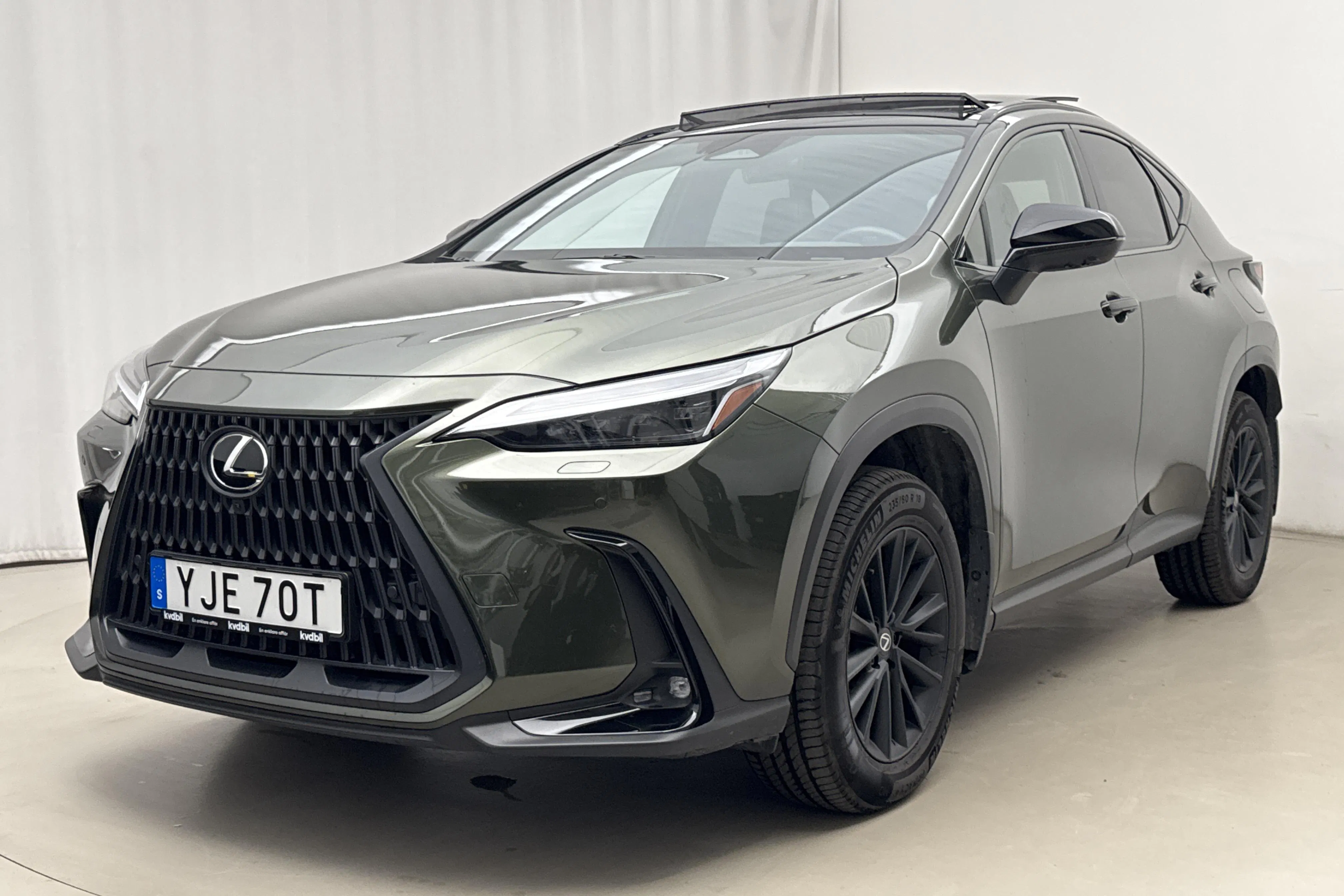 Presentation photo 1 of 23: Lexus NX 450h+ AWD (309hk) - 9 380 km - Automatic - green - 2025