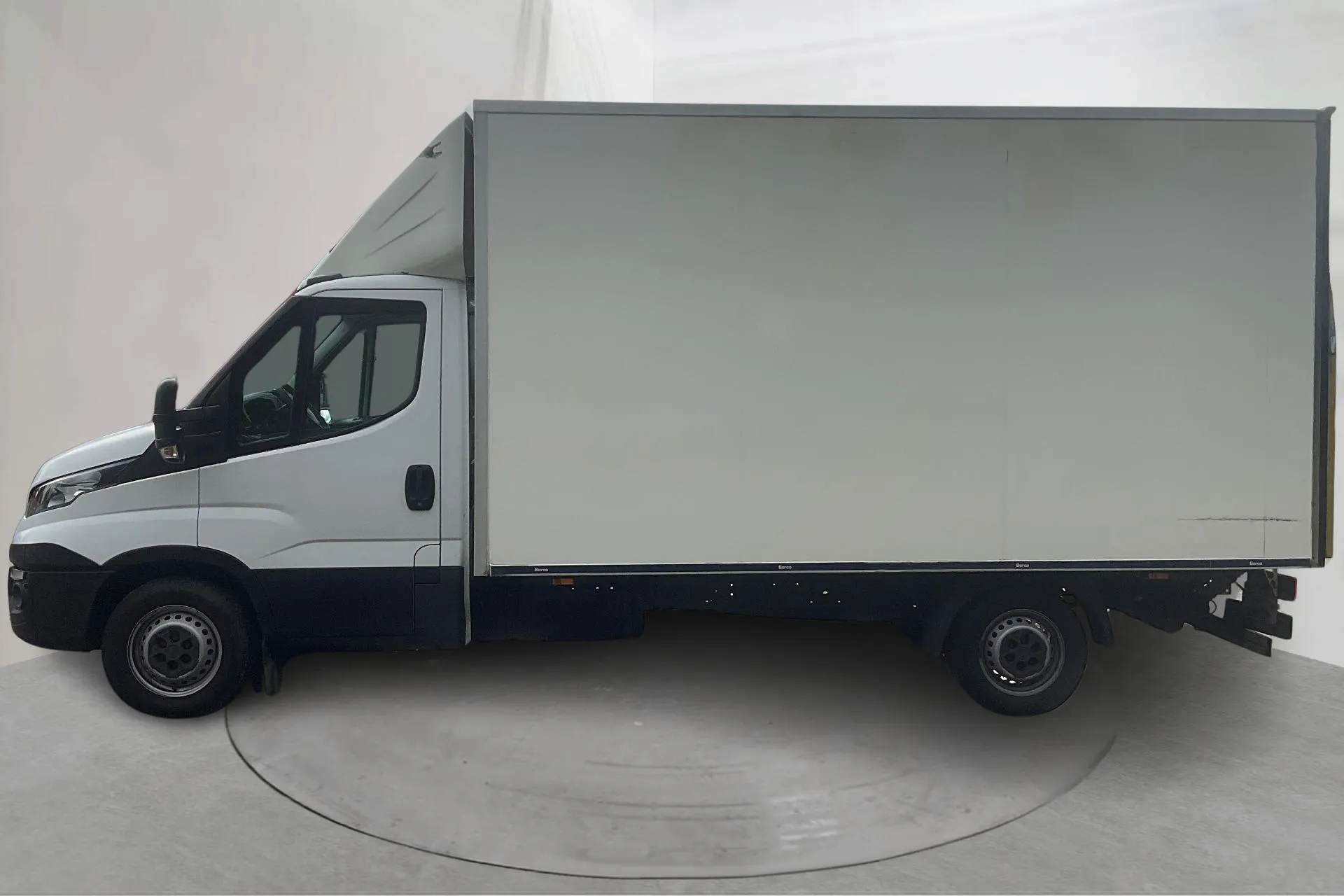 Presentation photo 2 of 13: Iveco Daily 35 2.3 Volymskåp (156hk) - 91 750 km - Automatic - white - 2017