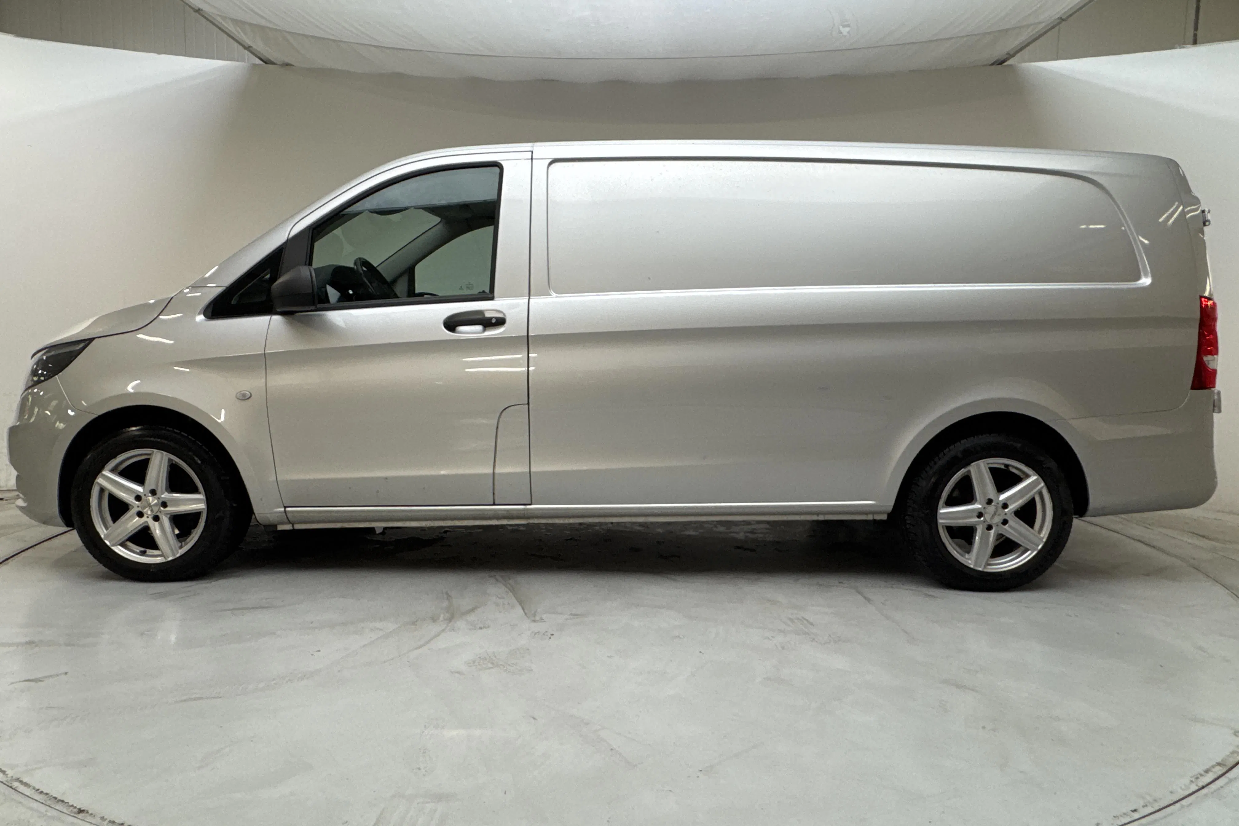 Presentation photo 2 of 14: Mercedes Vito 116 CDI W640 (163hk) - 119 680 km - Automatic - silver - 2019
