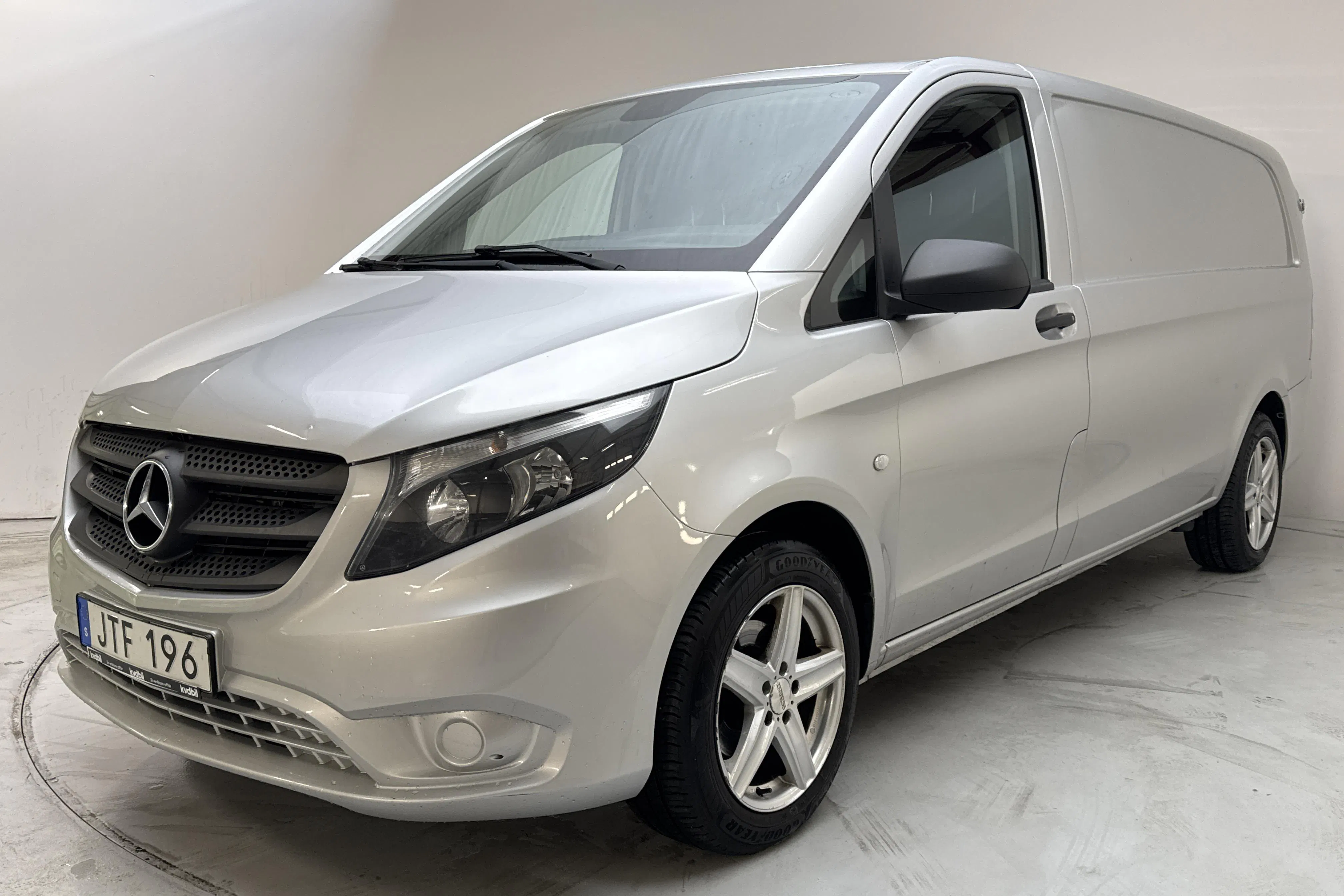Presentation photo 1 of 14: Mercedes Vito 116 CDI W640 (163hk) - 119 680 km - Automatic - silver - 2019