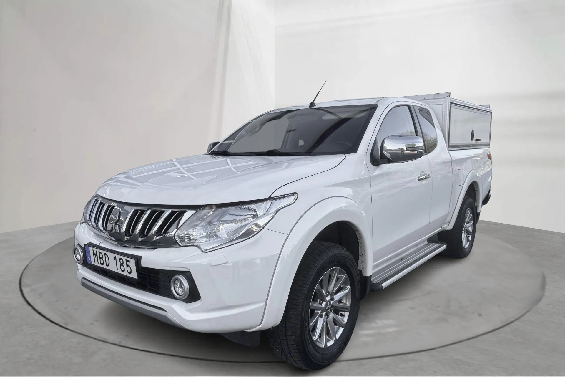 Presentationsfoto 1 av 16: Mitsubishi L200 2.4 DI-D (181hk) - 18 400 mil - Manuell - vit - 2016