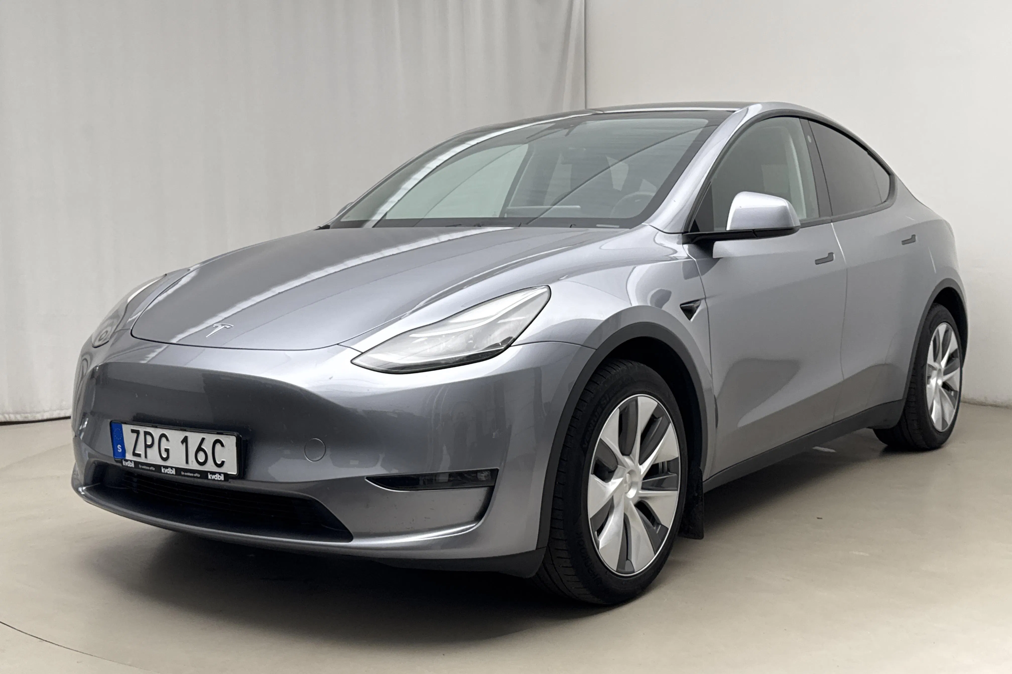Presentationsfoto 1 av 25: Tesla Model Y Long Range Dual Motor AWD - 7 634 mil - Automat - grå - 2023