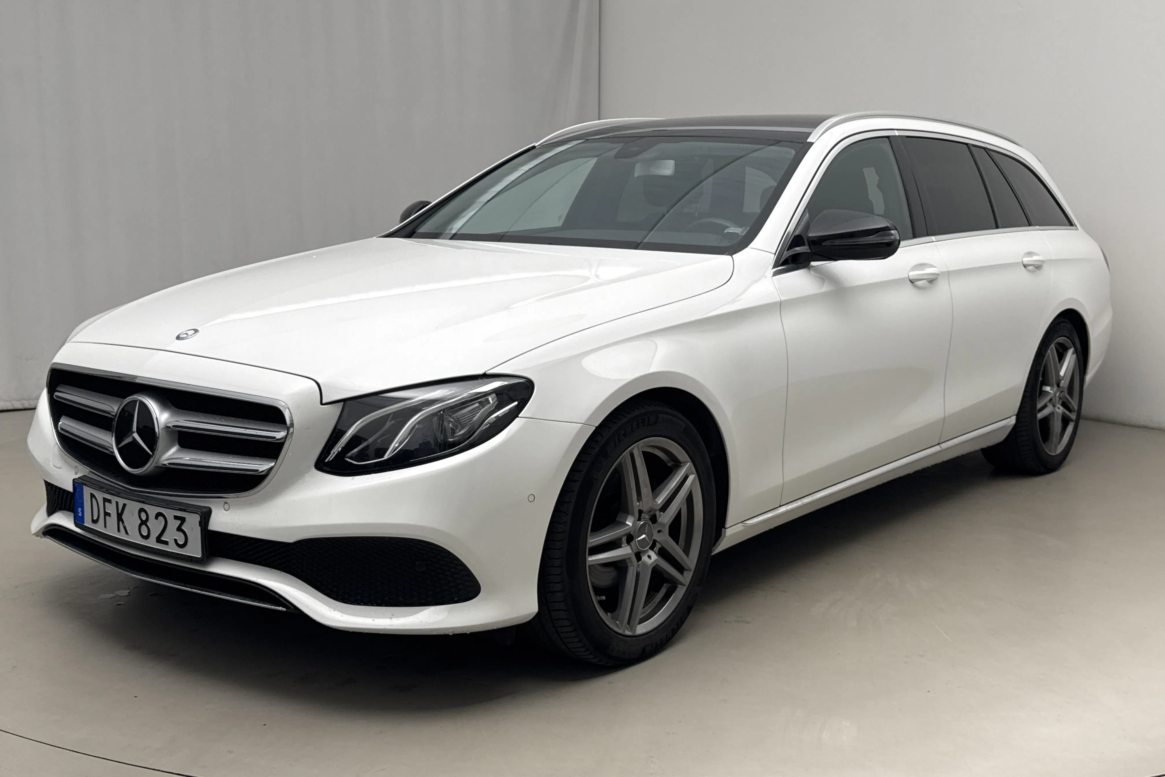 Presentation photo 1 of 23: Mercedes E 220 d Kombi S213 (194hk) - 137 430 km - Automatic - white - 2017