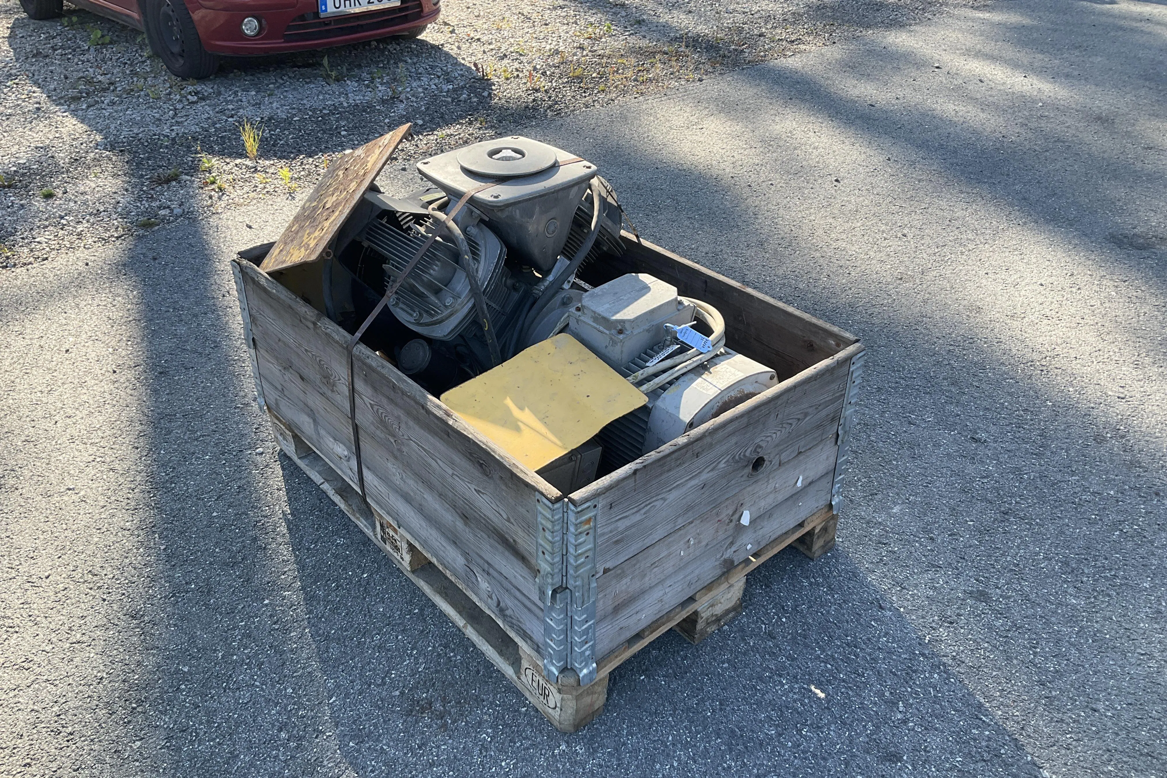 Presentationsfoto 1 av 17: Atlas Copco 2 st kompressorer (komplett med elmotor + löst kompressorblock) - 0 km