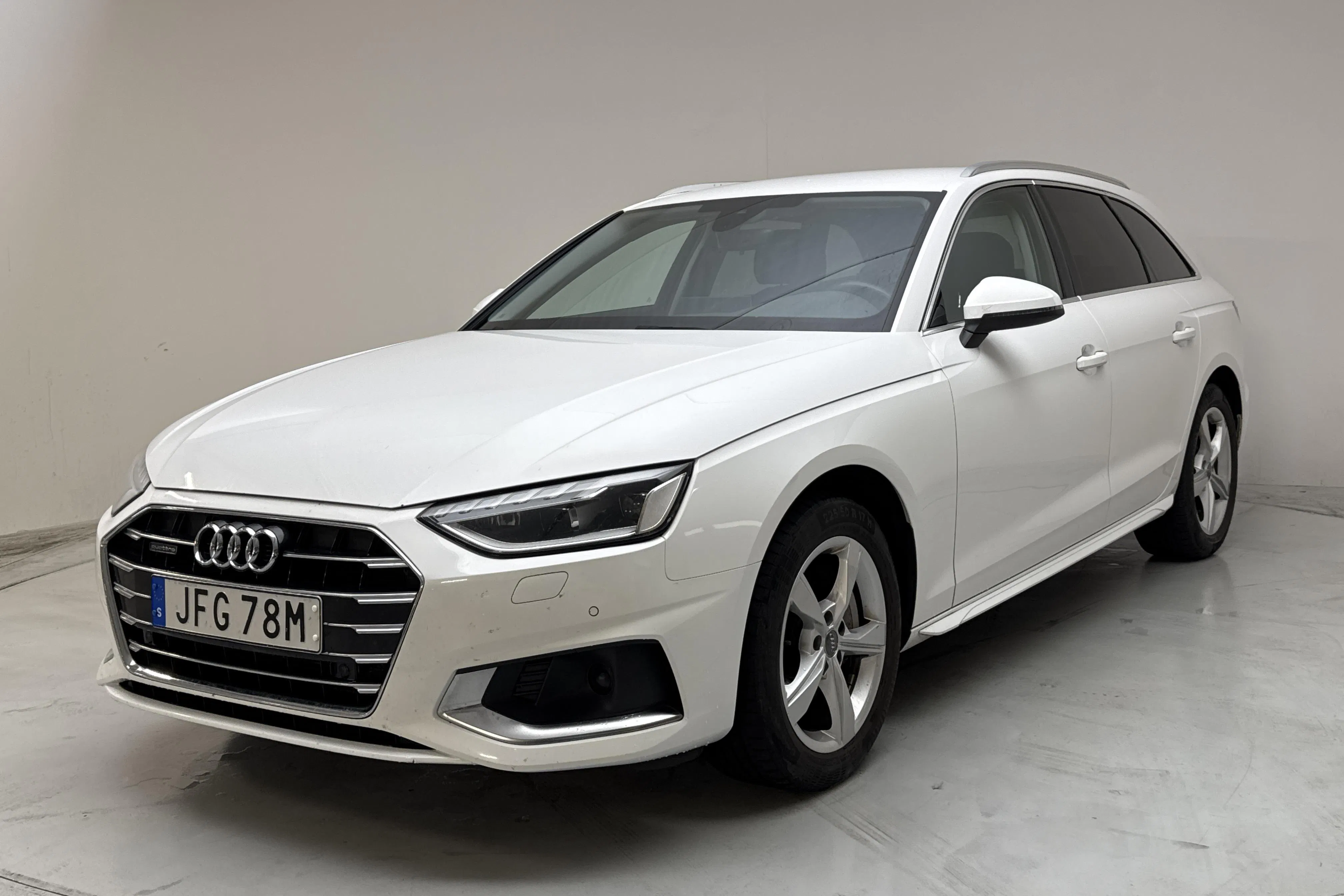 Presentation photo 1 of 15: Audi A4 Avant 40 TDI quattro (190hk) - 136 930 km - Automatic - white - 2020