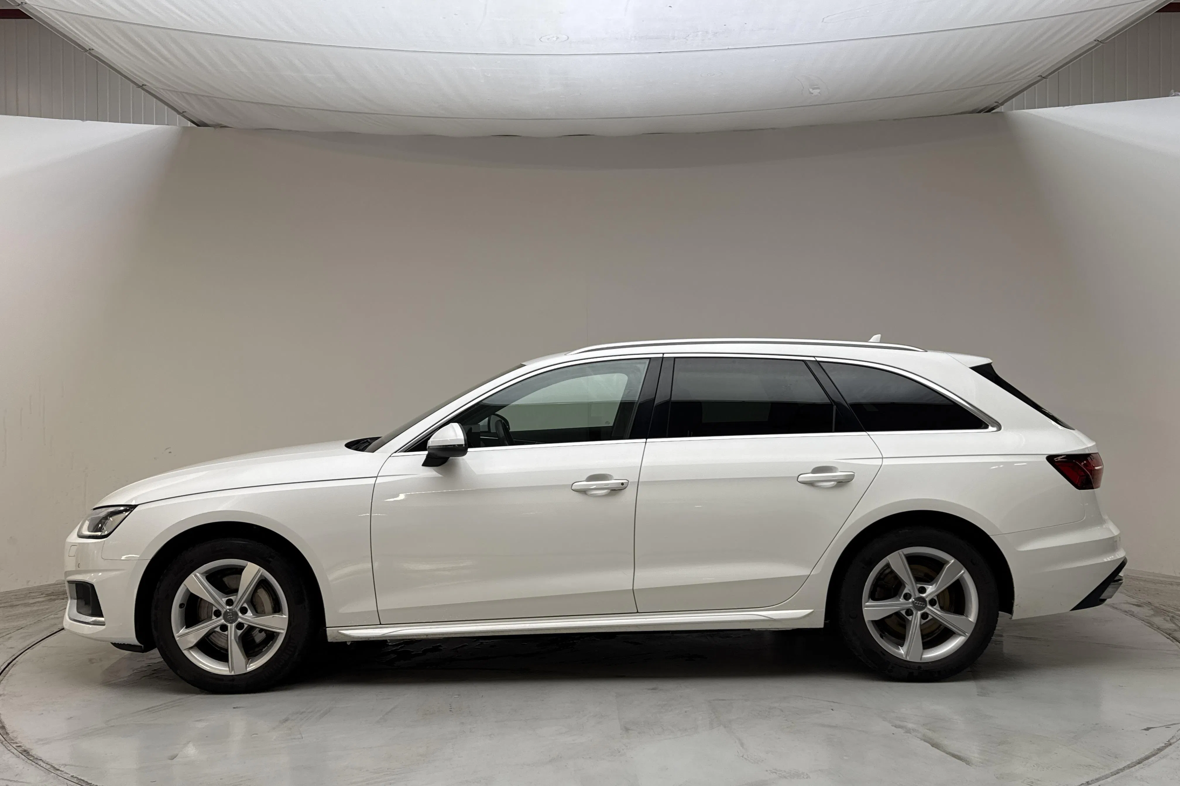 Presentation photo 2 of 15: Audi A4 Avant 40 TDI quattro (190hk) - 136 930 km - Automatic - white - 2020