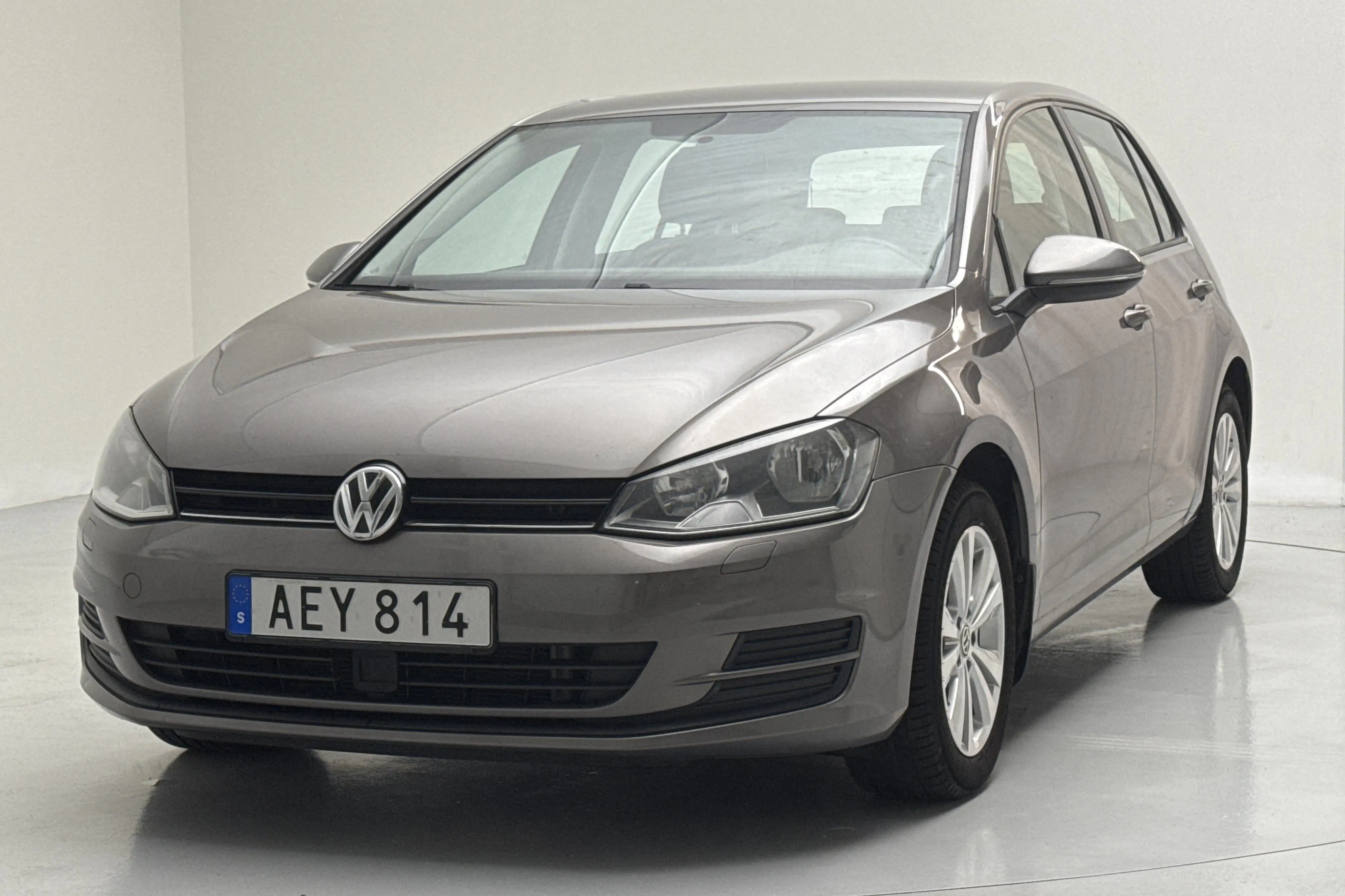 Presentation photo 1 of 12: VW Golf VII 1.2 TSI 5dr (110hk) - 95 530 km - Manual - gray - 2016