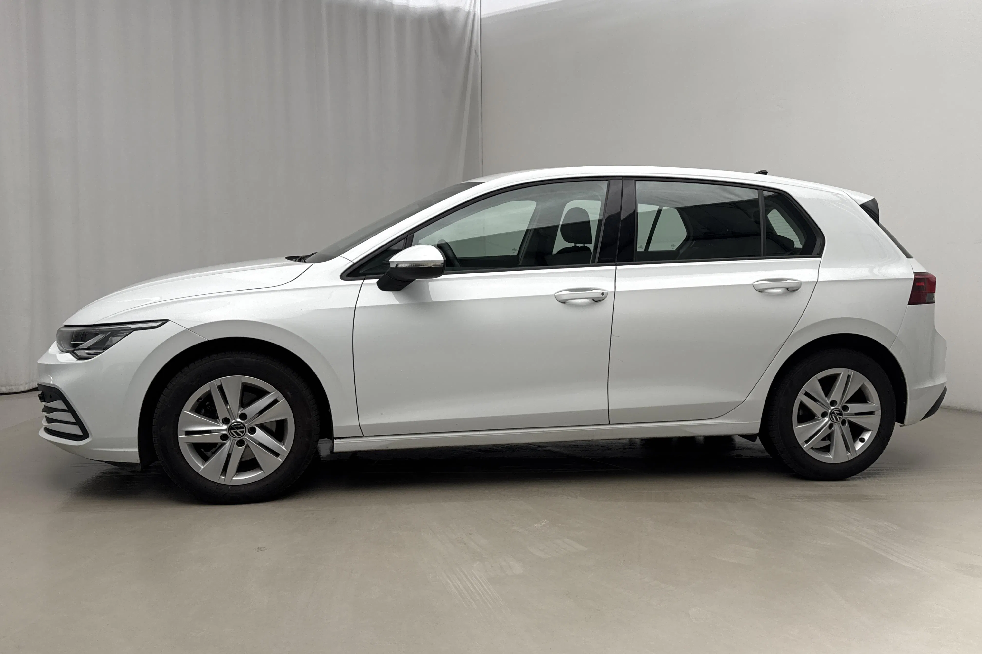 Presentation photo 2 of 17: VW Golf VIII TGI 5dr (130hk) - 56 020 km - Automatic - white - 2023