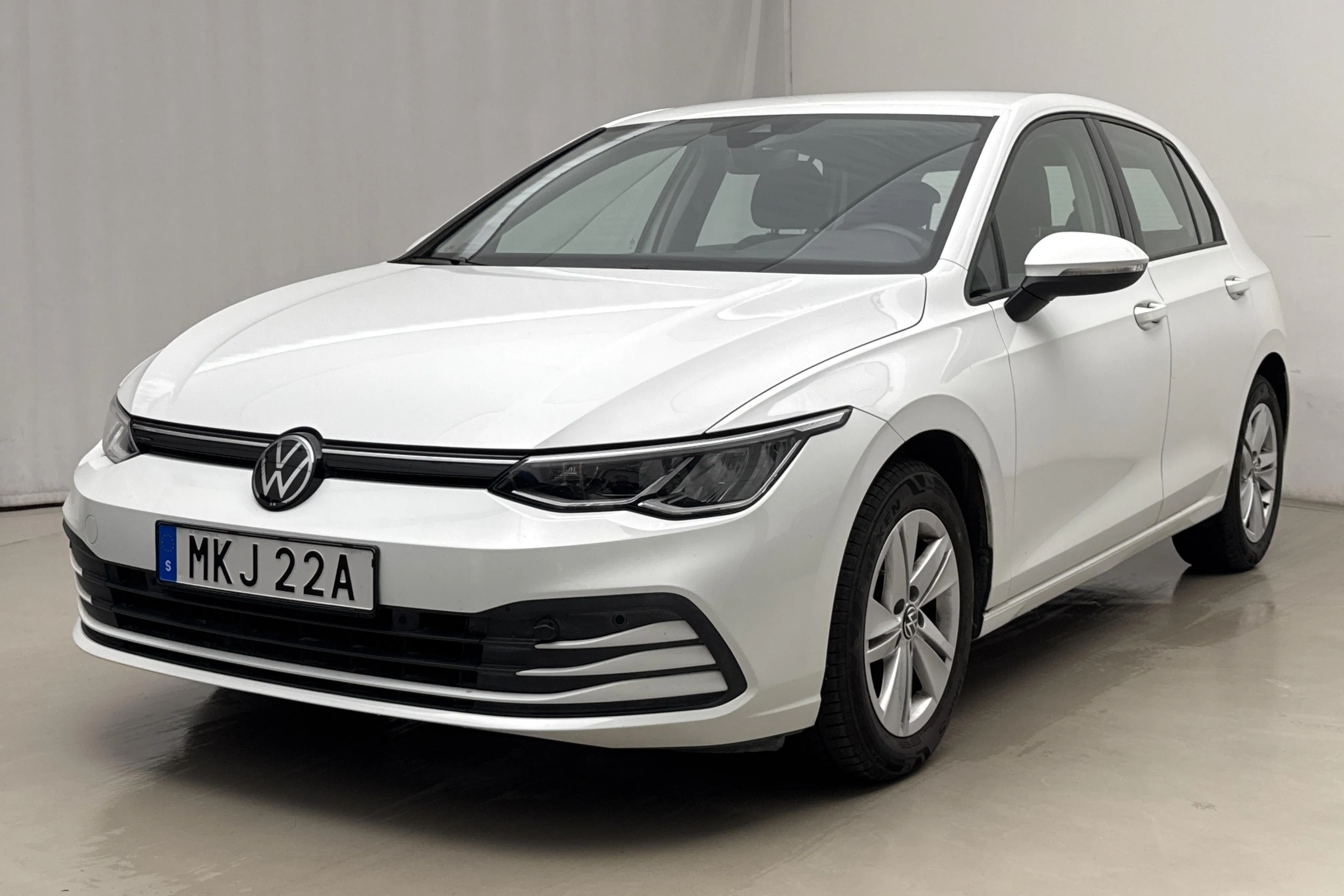 Presentation photo 1 of 17: VW Golf VIII TGI 5dr (130hk) - 56 020 km - Automatic - white - 2023