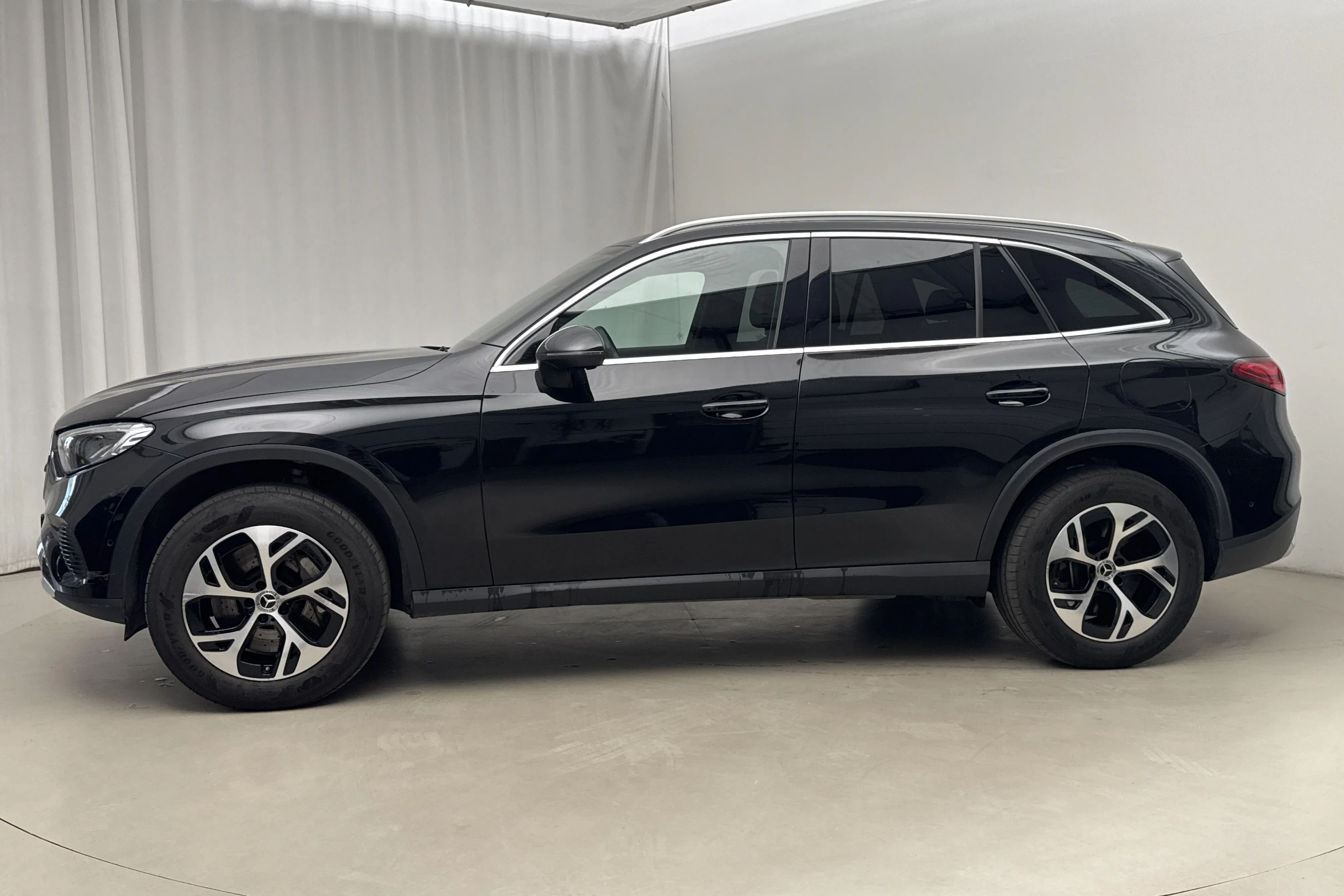 Presentationsfoto 2 av 23: Mercedes GLC 300 e 4MATIC X254 (313hk) - 5 600 mil - Automat - svart - 2023