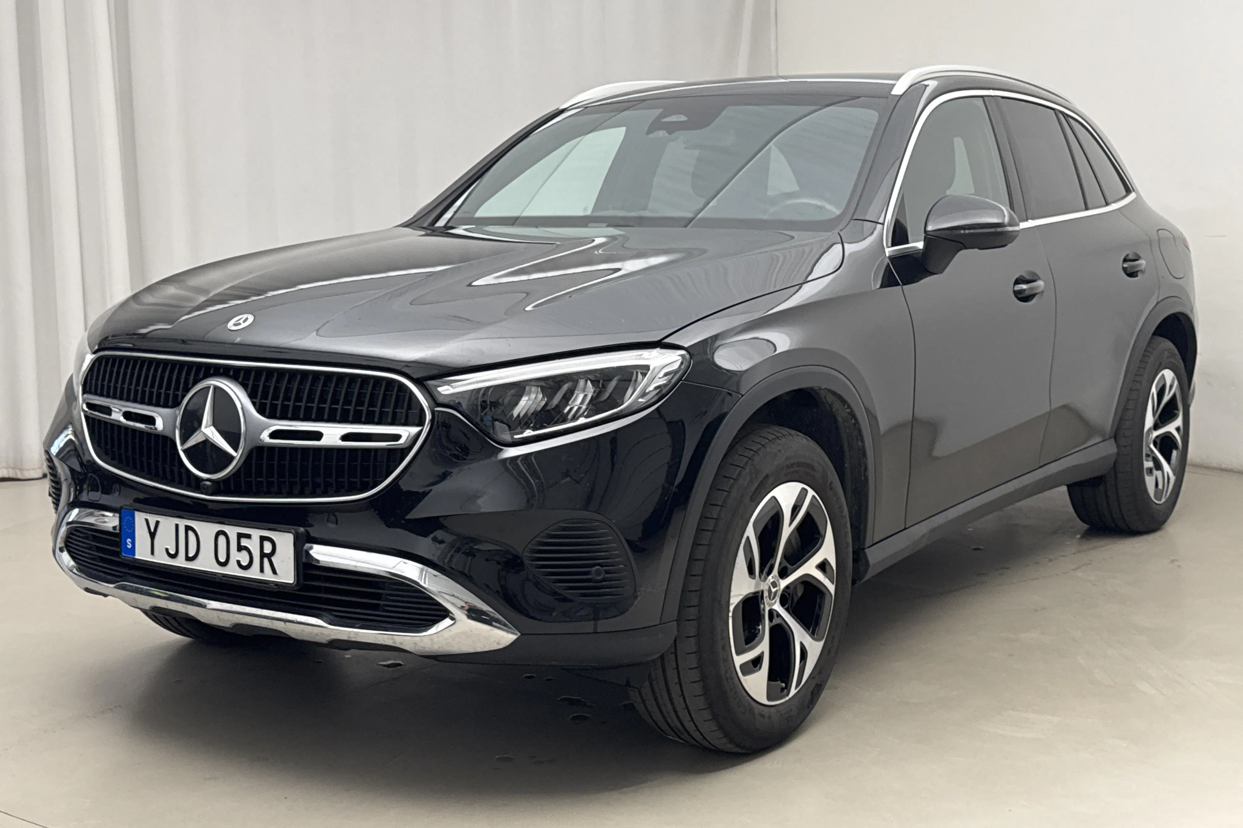 Presentationsfoto 1 av 23: Mercedes GLC 300 e 4MATIC X254 (313hk) - 5 600 mil - Automat - svart - 2023