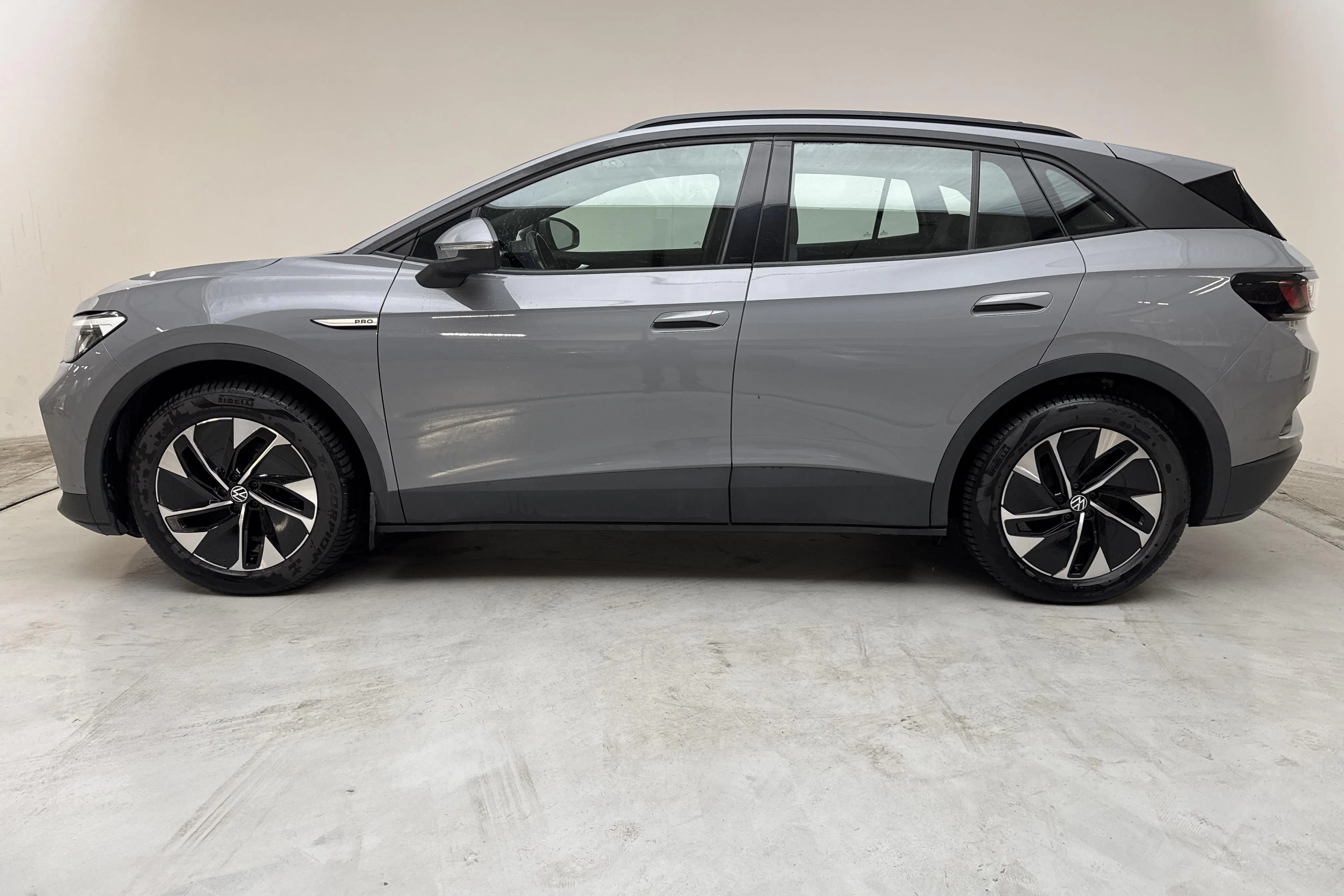 Presentationsfoto 2 av 15: VW ID.4 77kWh (204hk) - 10 796 mil - Automat - grå - 2022