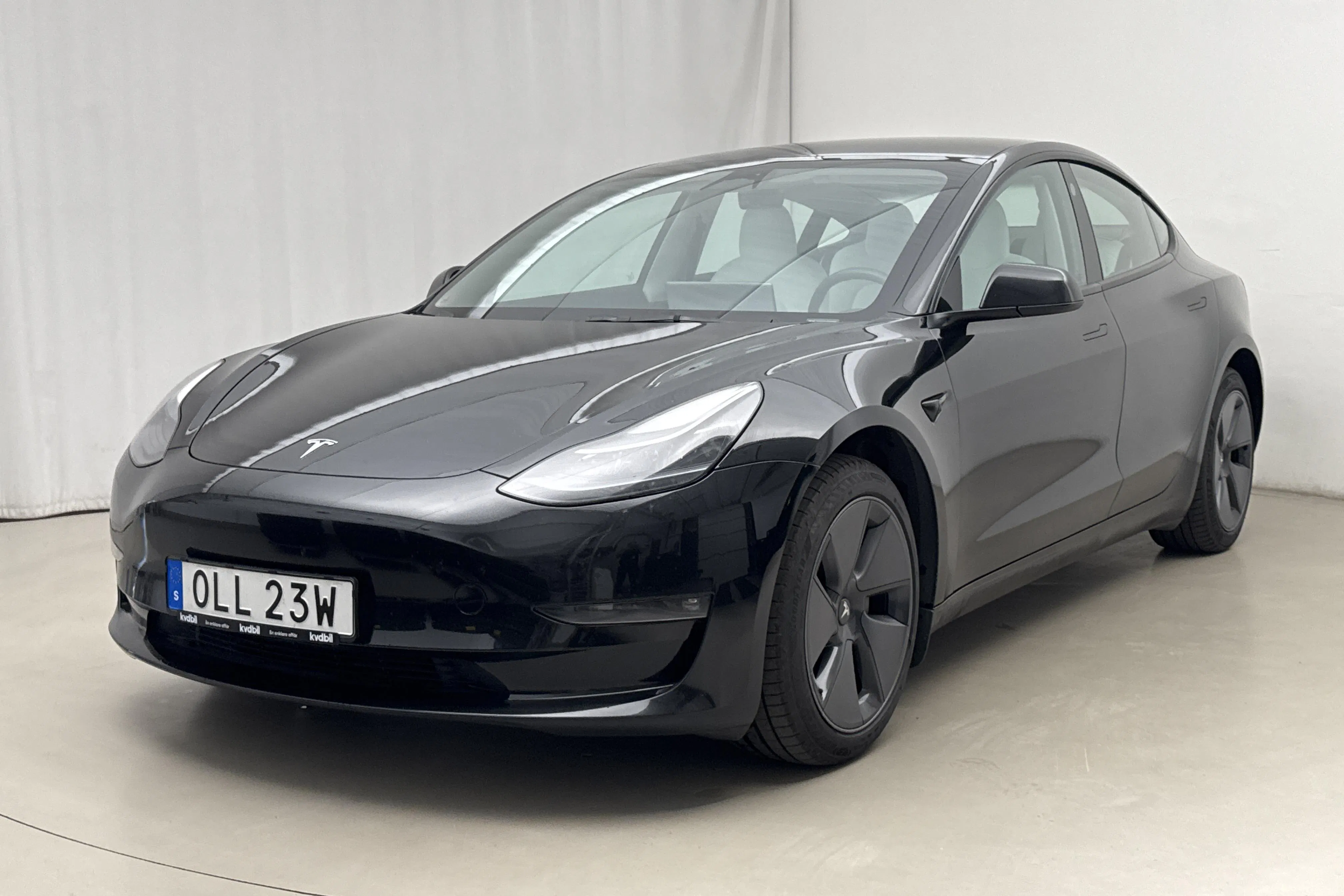 Presentationsfoto 1 av 21: Tesla Model 3 Long Range Dual Motor AWD - 8 676 mil - Automat - svart - 2023