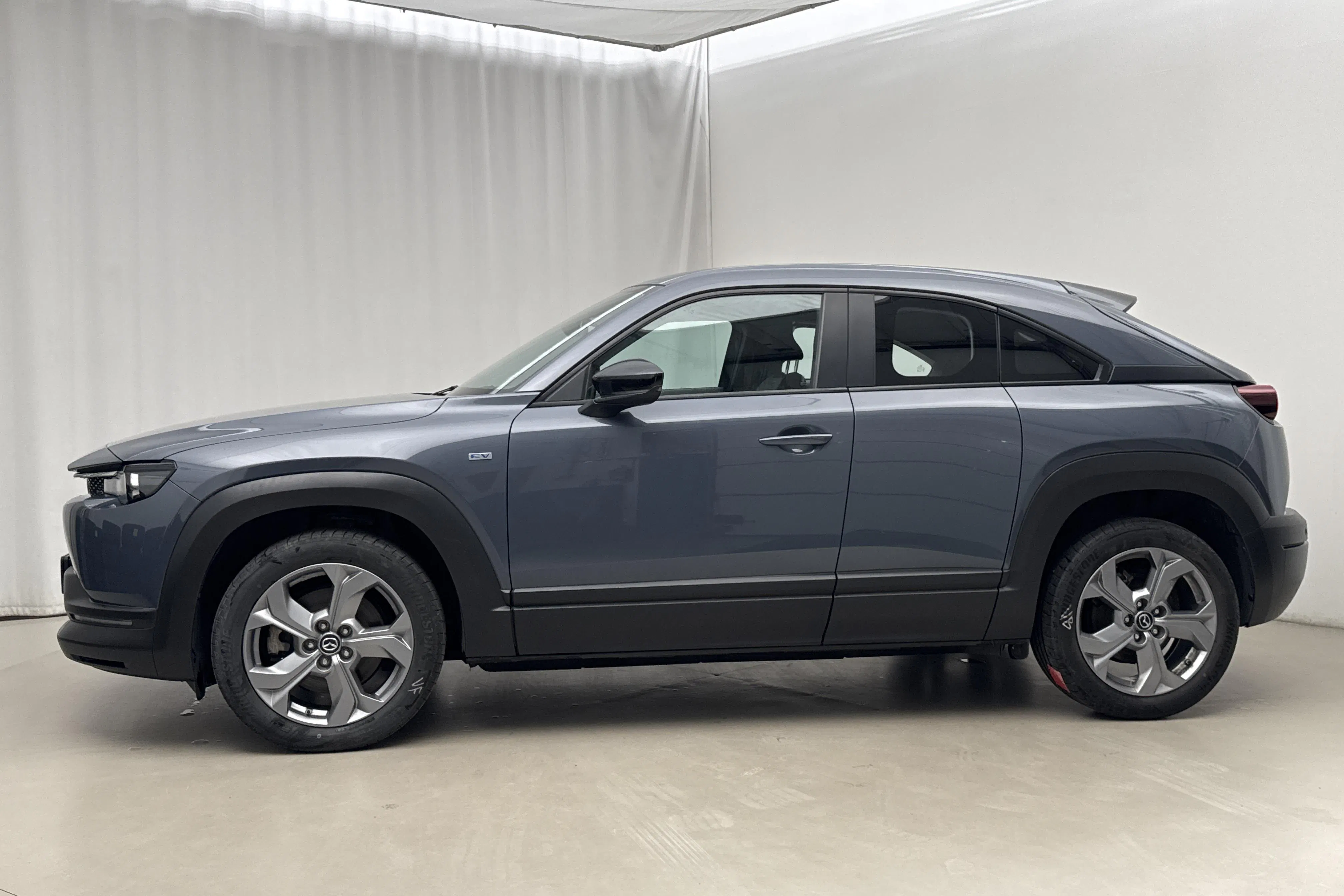 Presentation photo 2 of 22: Mazda MX-30 e-Skyactiv (145hk) - 60 630 km - Automatic - gray - 2023