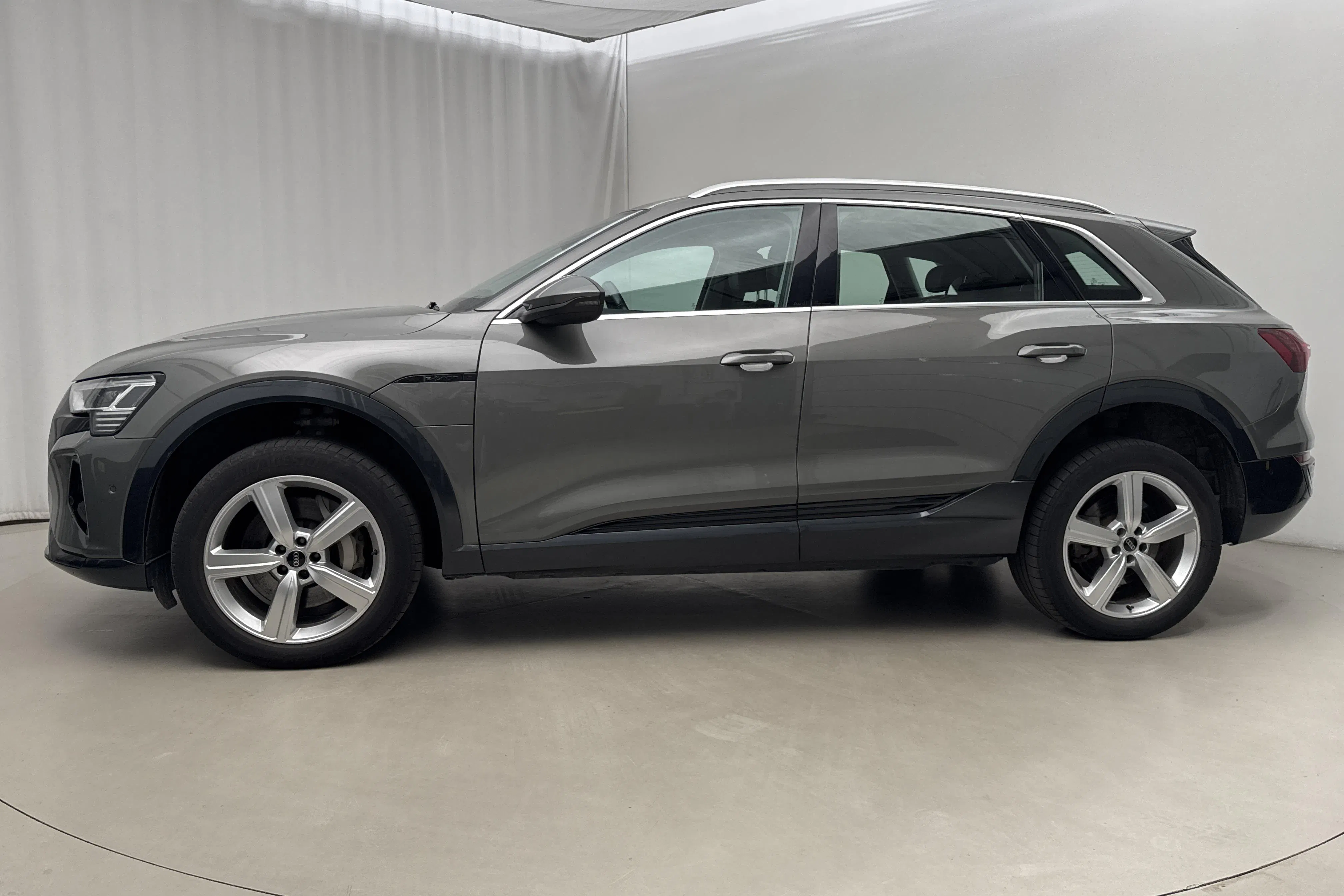 Presentationsfoto 2 av 20: Audi Q8 55 e-tron quattro (408hk) - 5 208 mil - Automat - grå - 2024