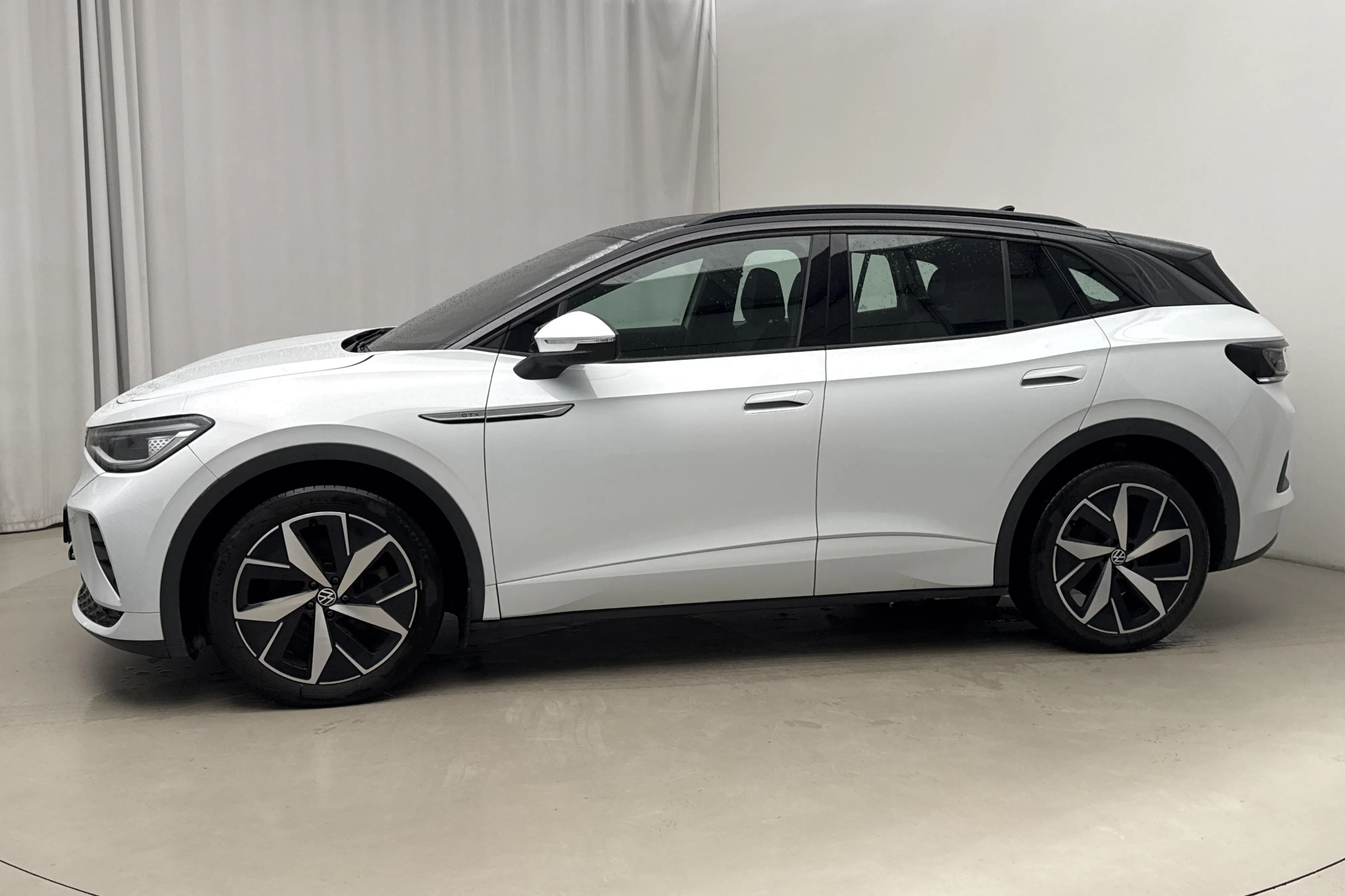 Presentationsfoto 2 av 17: VW ID.4 GTX 77kWh AWD (299hk) - 8 174 mil - Automat - vit - 2022