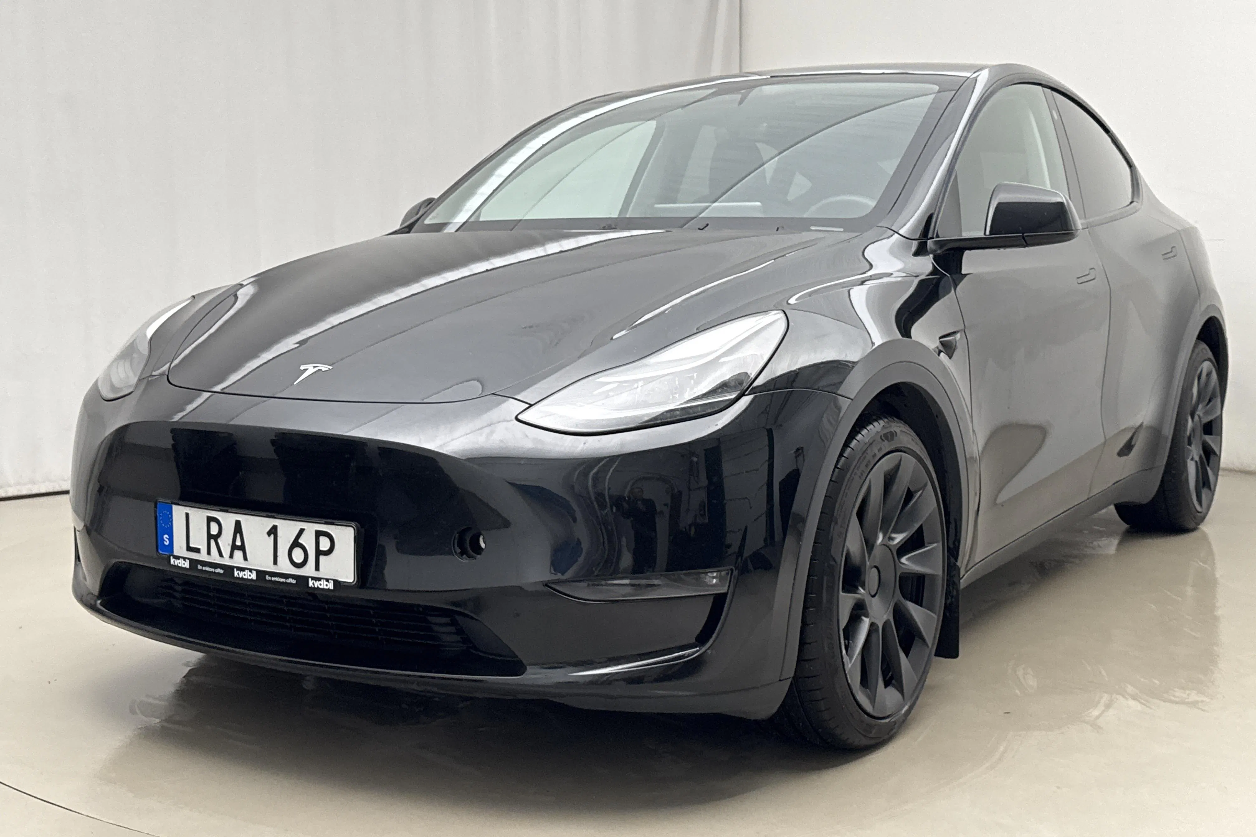 Præsentationsfoto 1 af 26: Tesla Model Y Long Range Dual Motor AWD - 58 150 kilometer - Salgsautomat - Sort - 2023