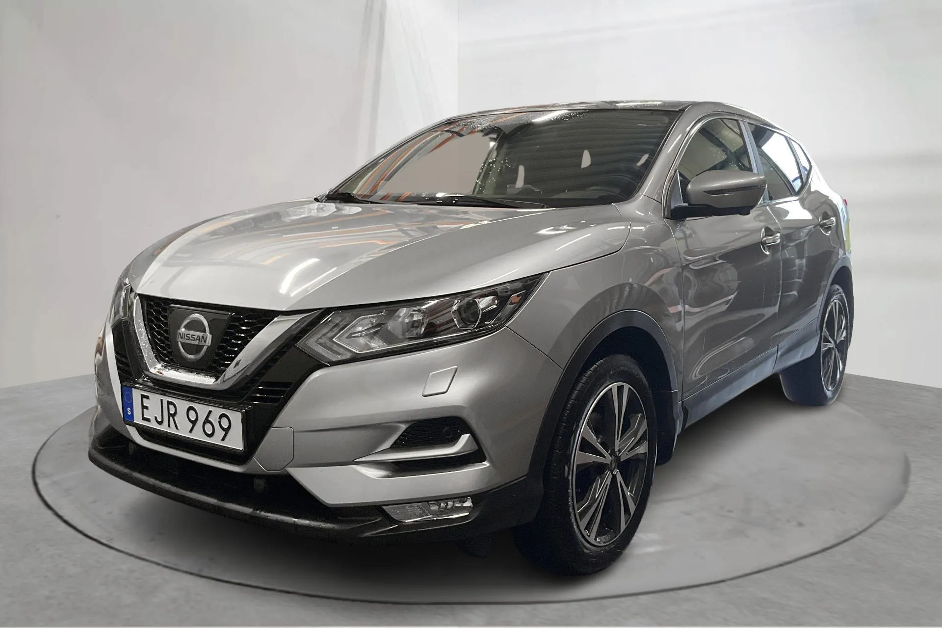 Presentation photo 1 of 16: Nissan Qashqai 1.2 DIG-T (115hk) - 105 140 km - Manual - silver - 2018