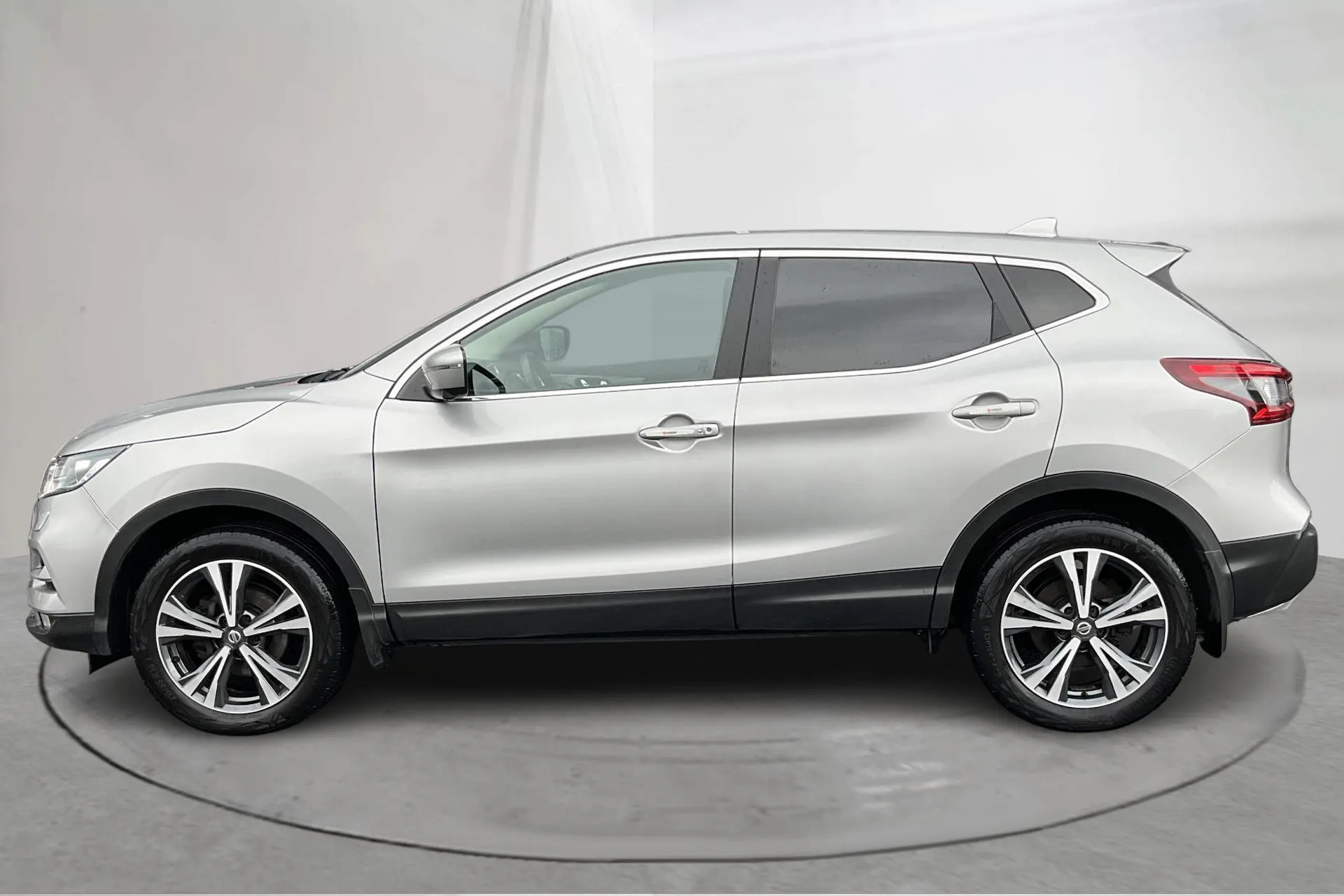 Presentation photo 2 of 16: Nissan Qashqai 1.2 DIG-T (115hk) - 105 140 km - Manual - silver - 2018