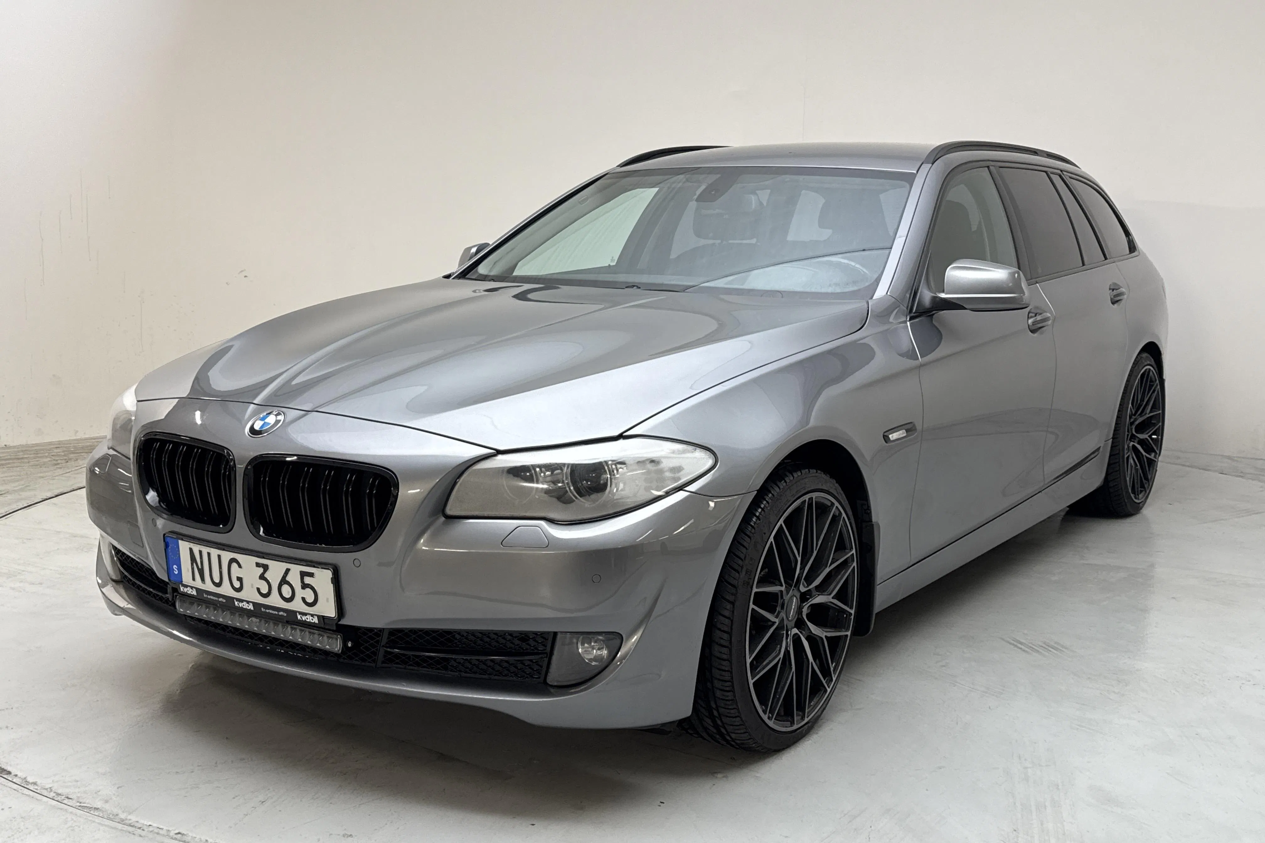 Presentation photo 1 of 14: BMW 535d xDrive Touring, F11 (313hk) - 253 030 km - Automatic - gray - 2012
