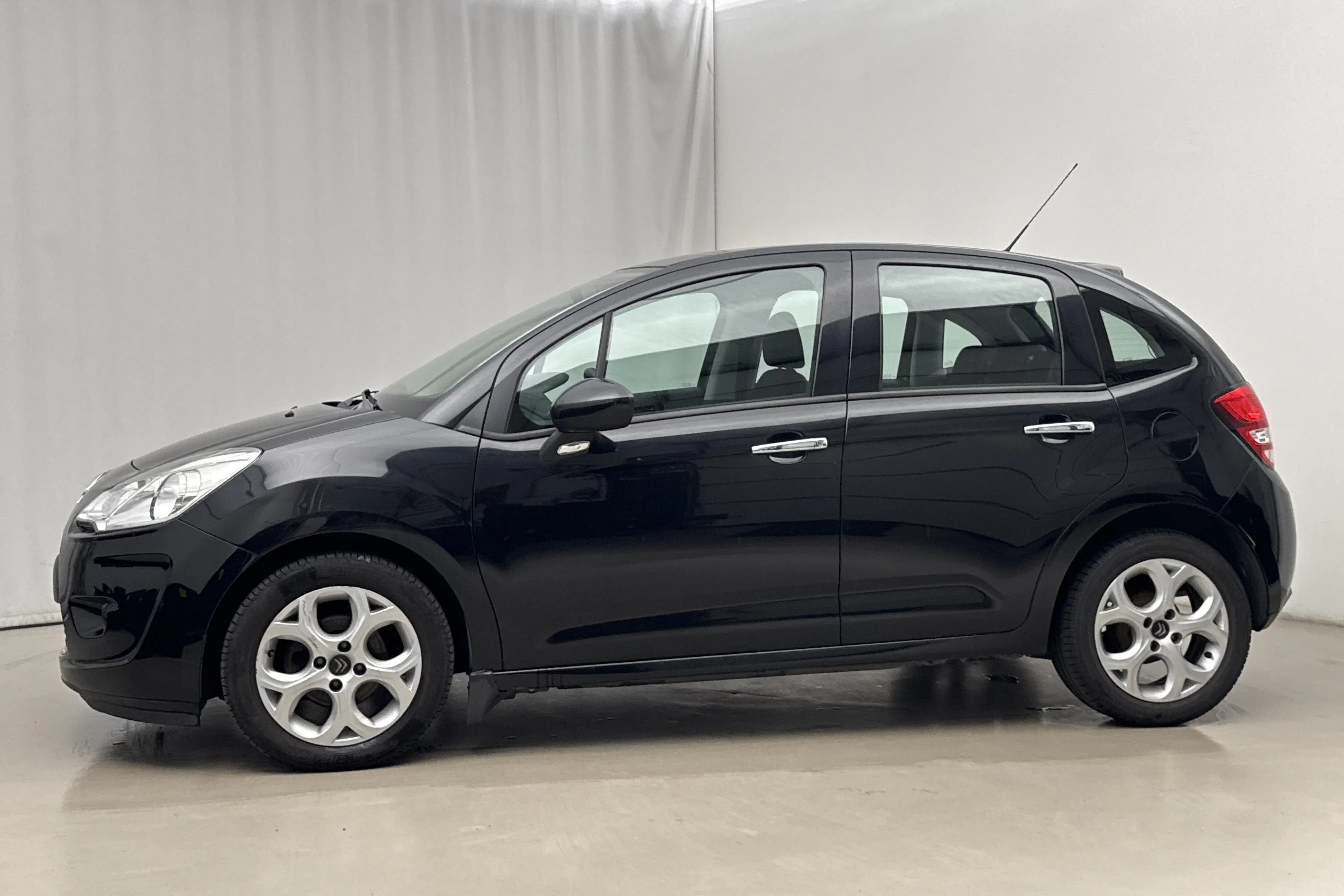 Presentation photo 2 of 15: Citroën C3 1.4 HDi (70hk) - 83 620 km - Manual - black - 2012