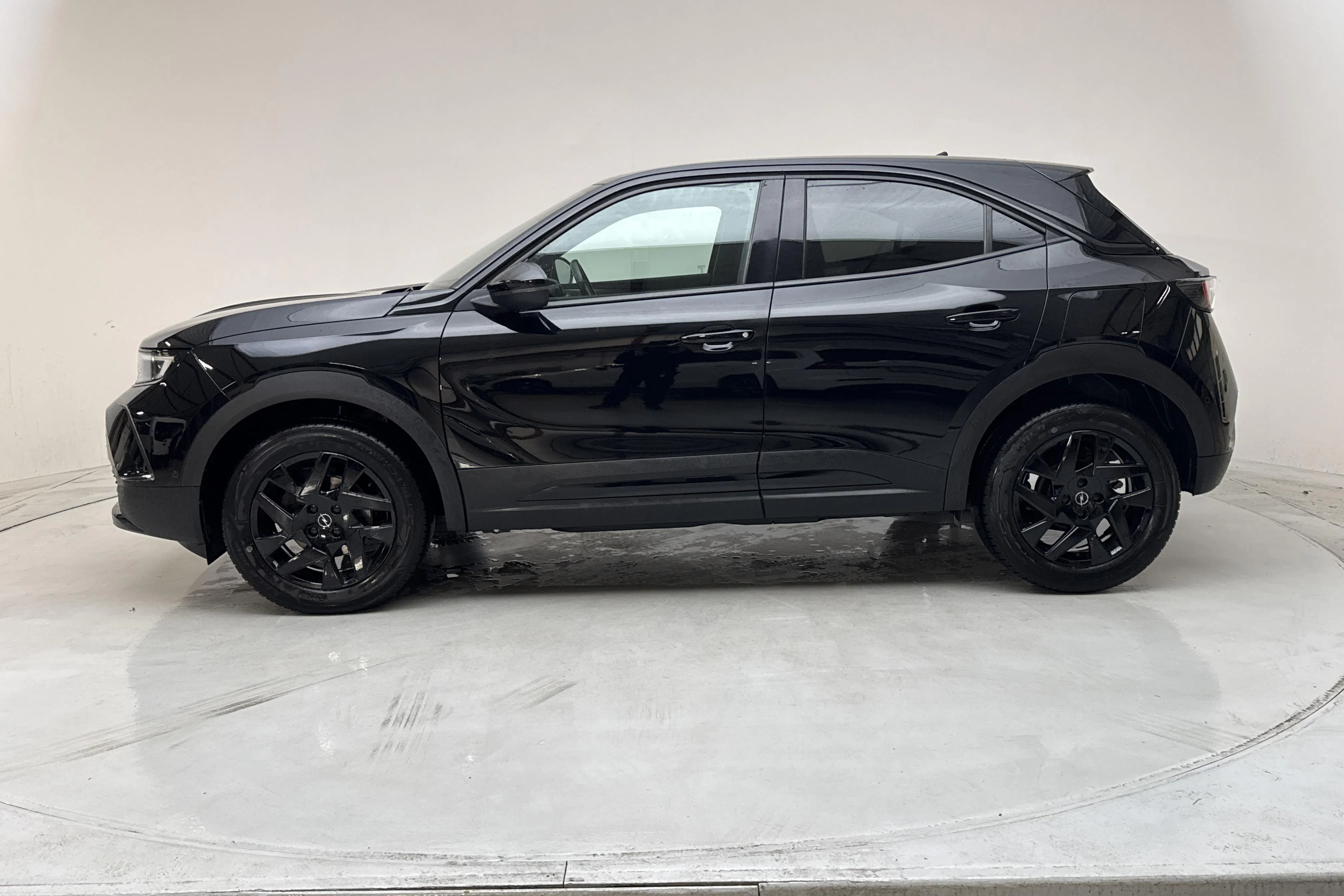 Presentationsfoto 2 av 14: Opel Mokka P130 (130hk) - 7 999 mil - Automat - svart - 2022