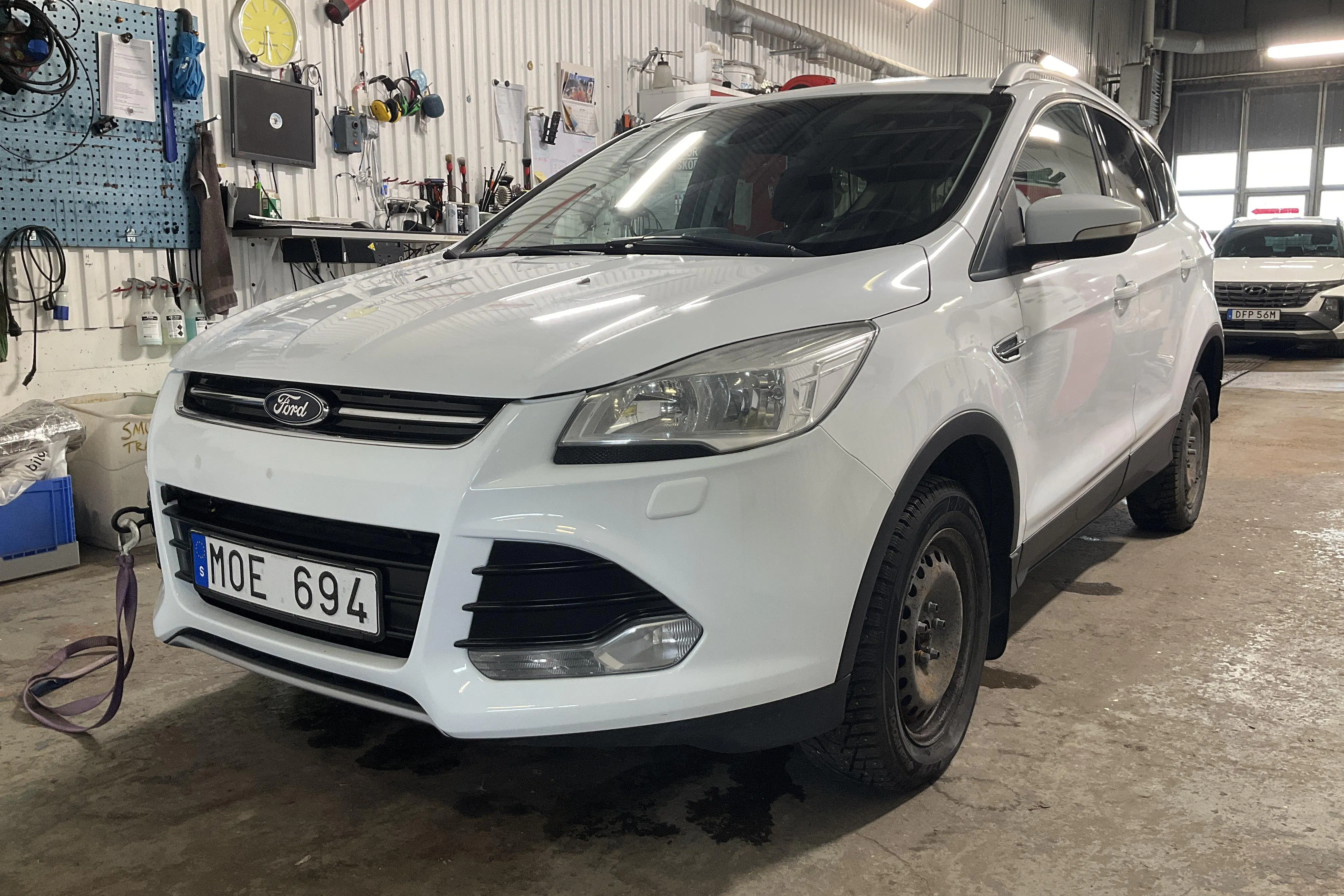 Presentation photo 1 of 13: Ford Kuga 2.0 TDCi (163hk) - 251 050 km - Automatic - white - 2013