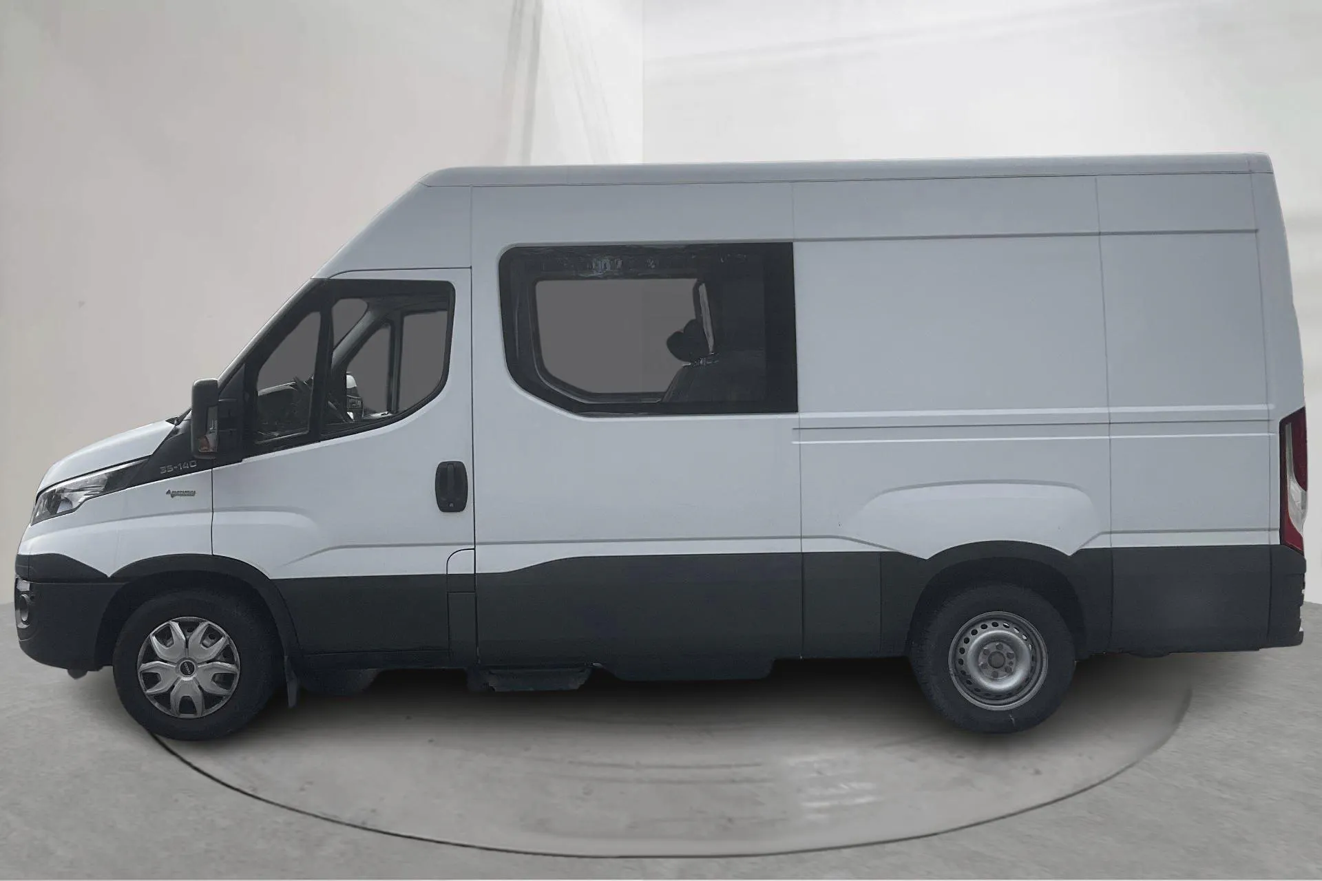 Presentation photo 2 of 13: Iveco Daily 35 3.0 CNG (136hk) - 81 760 km - Manual - white - 2019