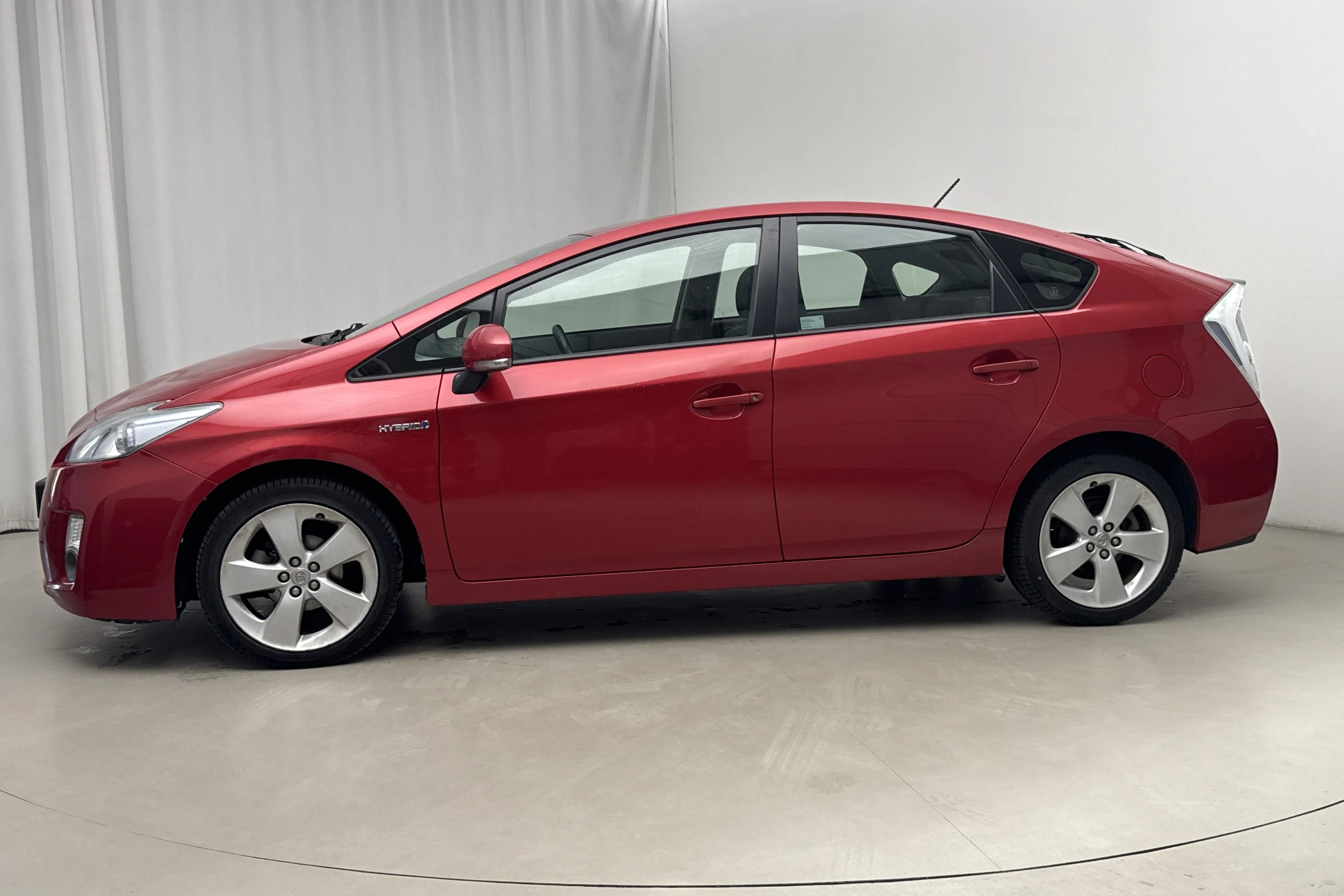 Presentation photo 2 of 14: Toyota Prius 1.8 Hybrid (99hk) - 47 630 km - Automatic - dark red - 2011