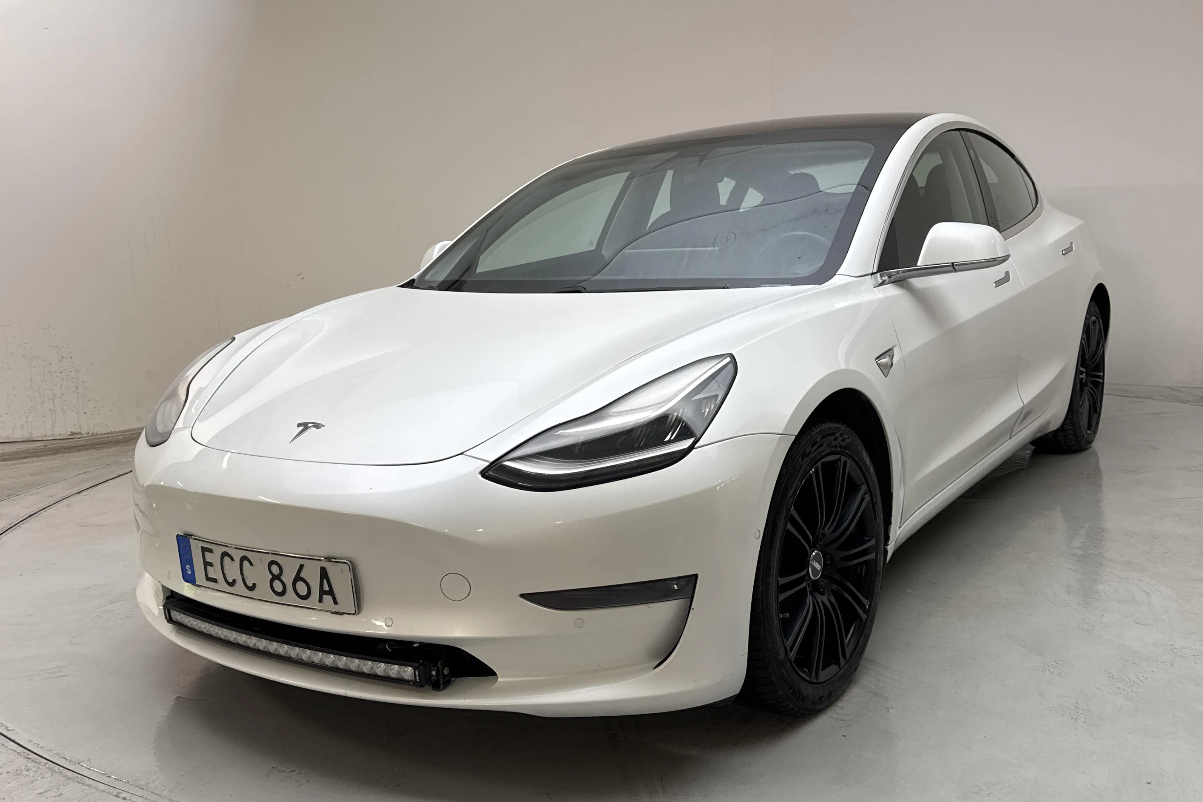 Presentationsfoto 1 av 20: Tesla Model 3 Long Range Dual Motor AWD - 11 808 mil - Automat - vit - 2019