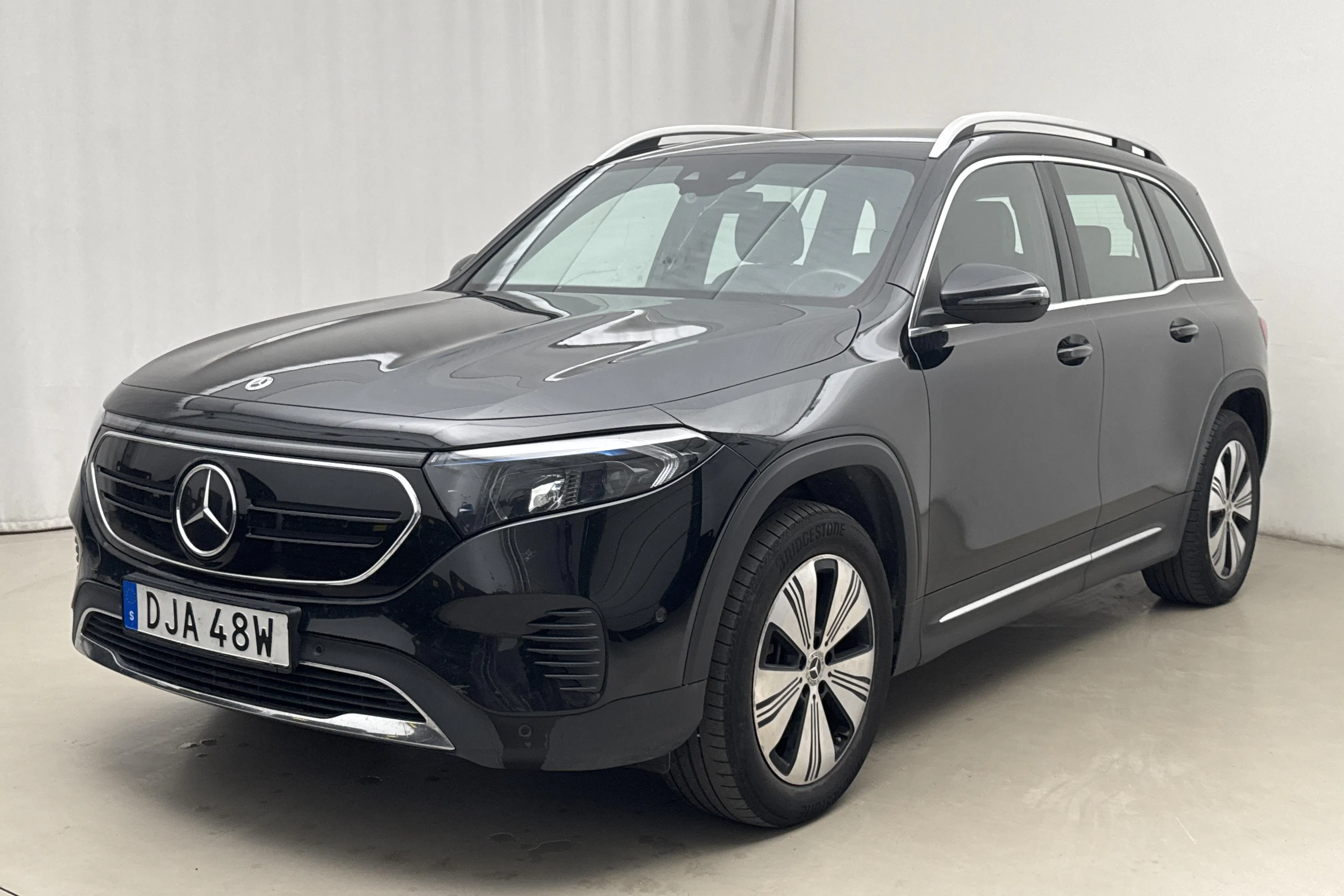 Presentationsfoto 1 av 24: Mercedes EQB 300 4MATIC X243 (228hk) - 11 839 mil - Automat - svart - 2024