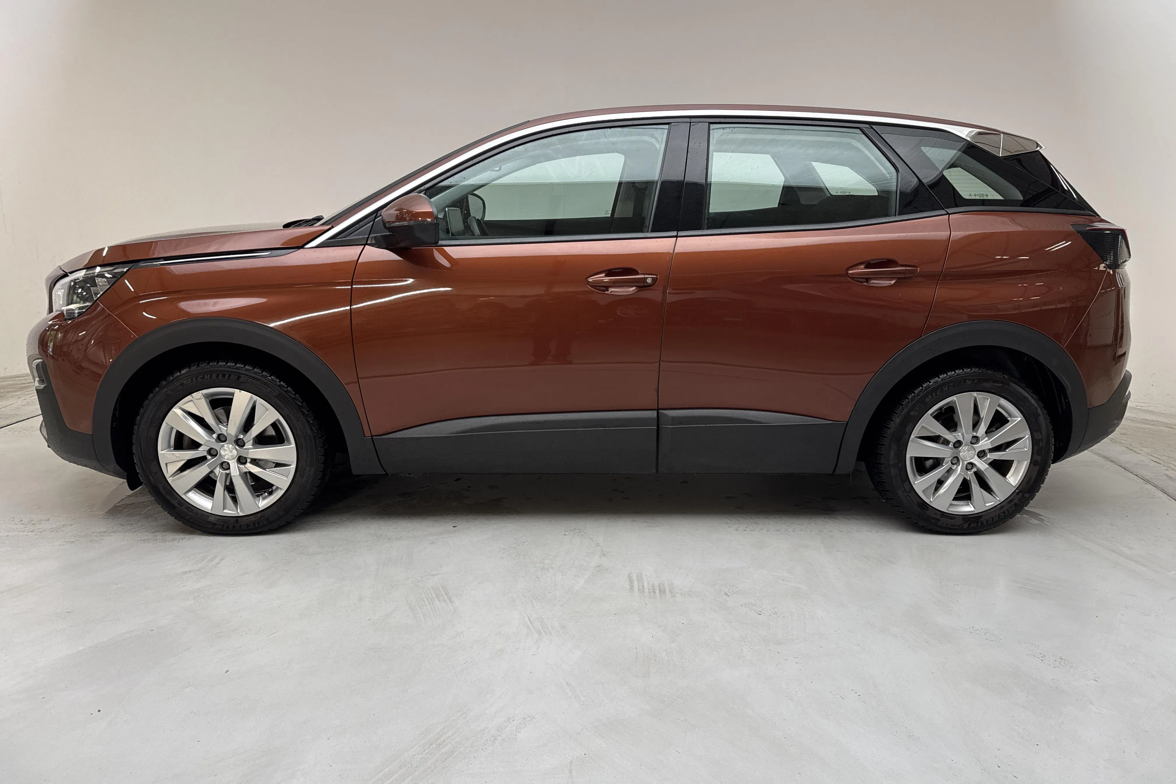 Presentationsfoto 2 av 13: Peugeot 3008 1.2 PureTech (130hk) - 9 081 mil - Manuell - 2018