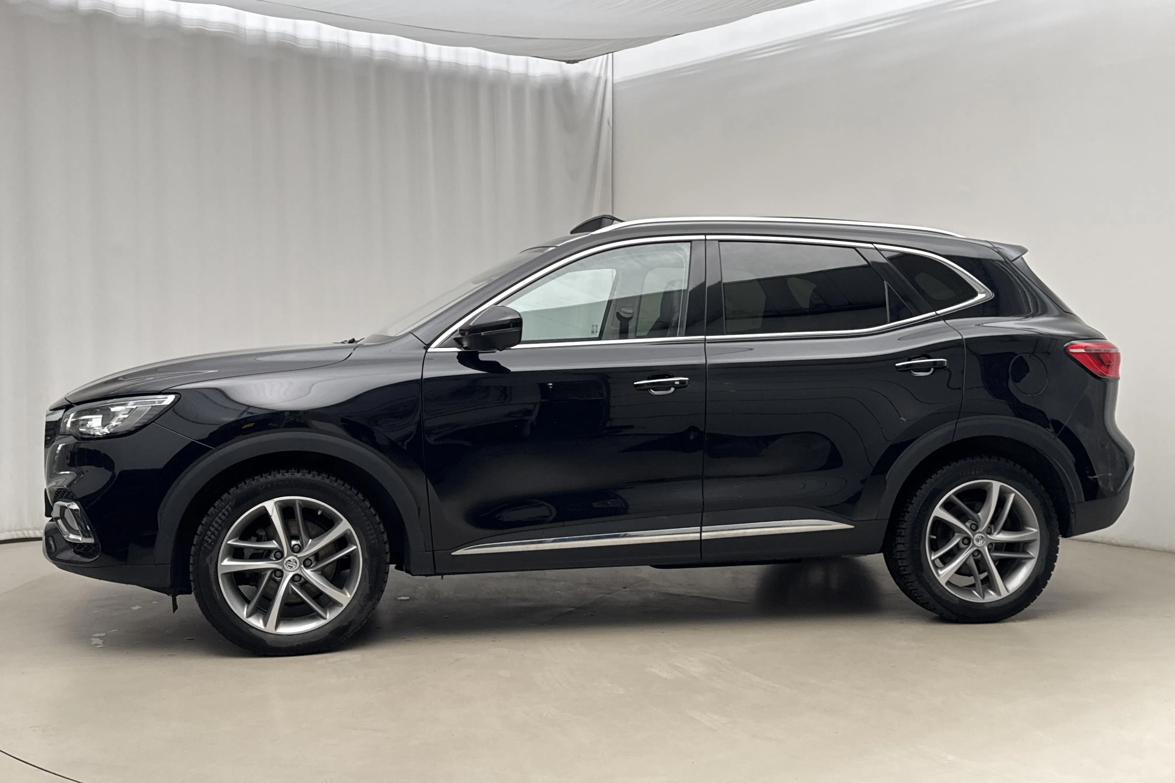Presentation photo 2 of 21: MG EHS 1.5T PHEV (258hk) - 78 670 km - Automatic - black - 2022