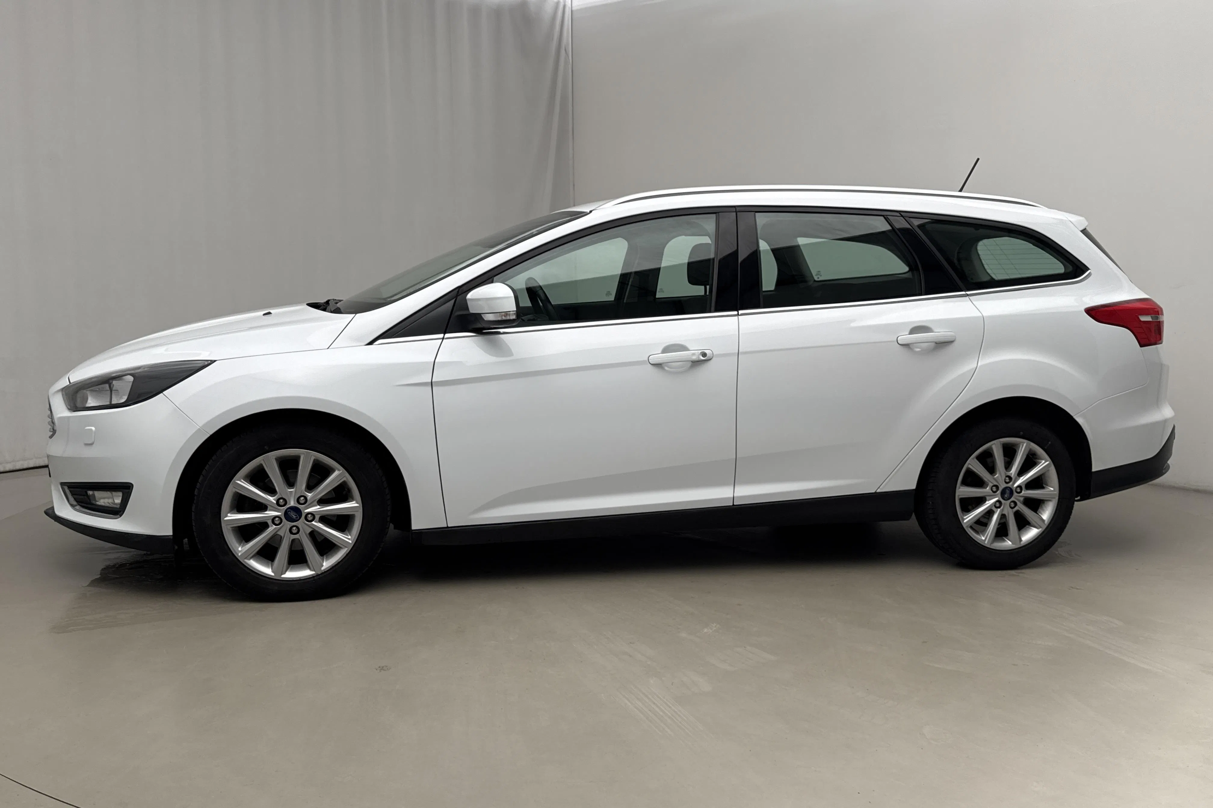 Presentation photo 2 of 17: Ford Focus 1.0 EcoBoost Kombi (125hk) - 79 490 km - Automatic - white - 2018