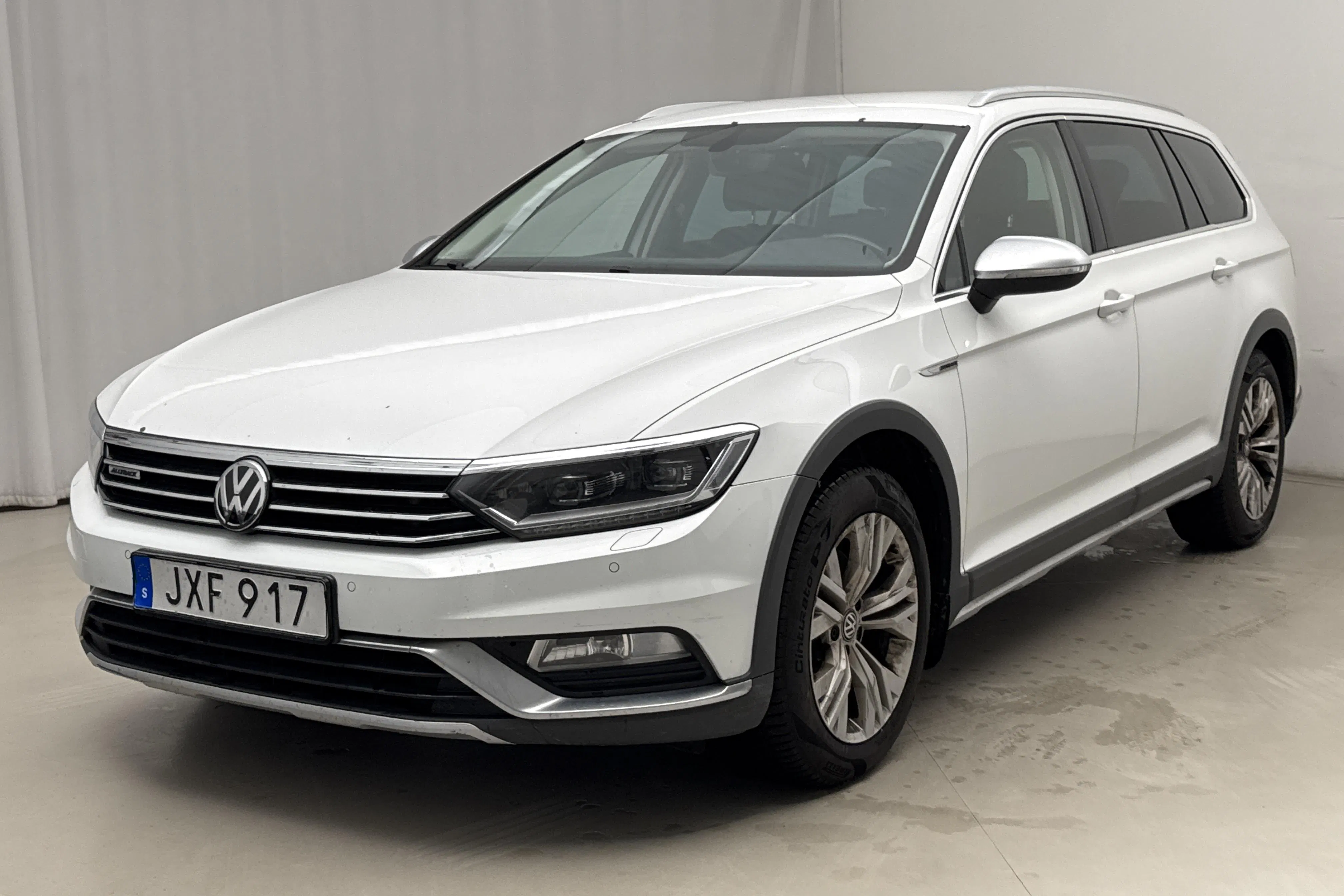 Presentationsfoto 1 av 19: VW Passat Alltrack 2.0 TDI 4MOTION (190hk) - 26 151 mil - Automat - vit - 2016
