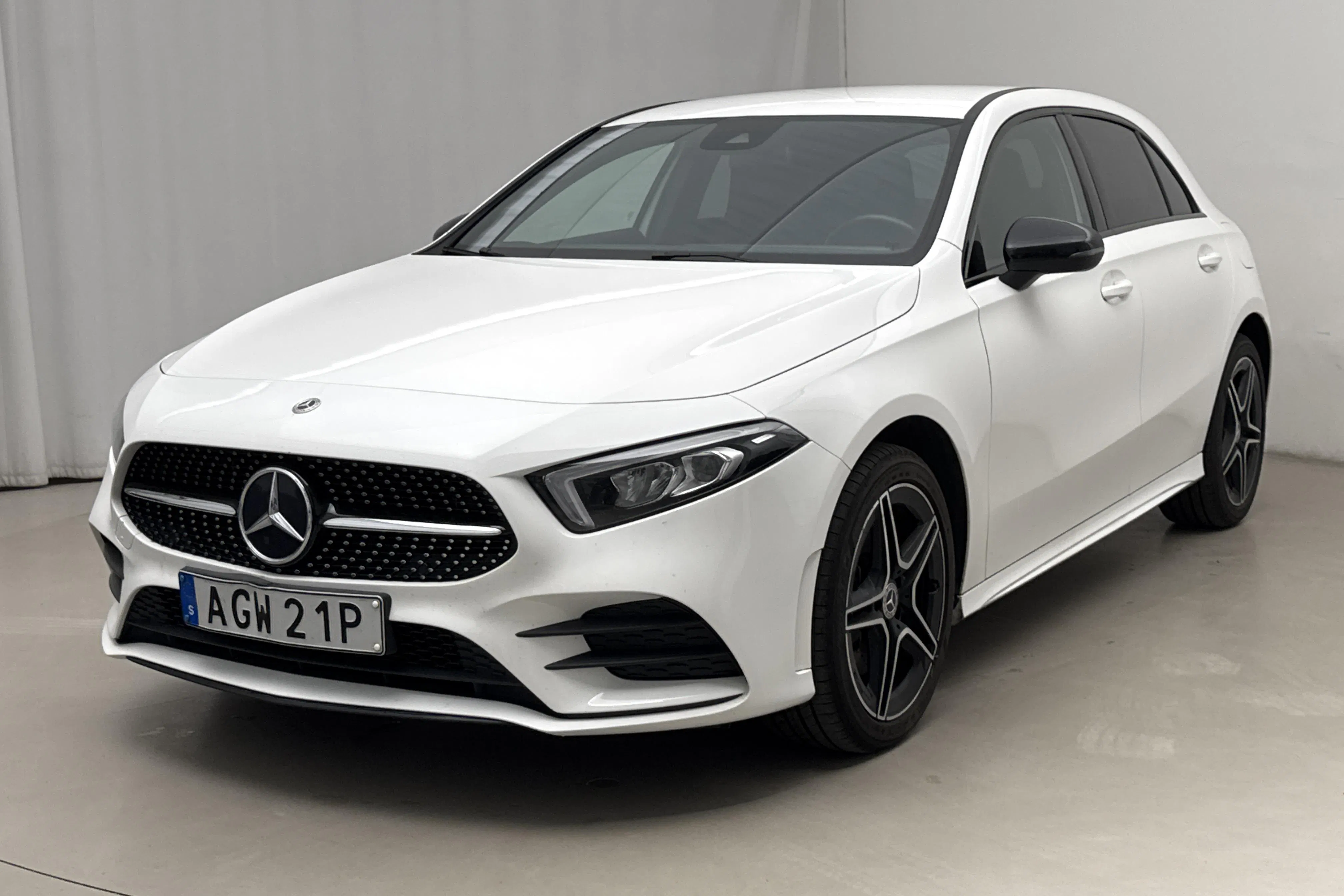 Presentationsfoto 1 av 20: Mercedes A 250 e 5dr W177 (218hk) - 8 695 mil - Automat - vit - 2022