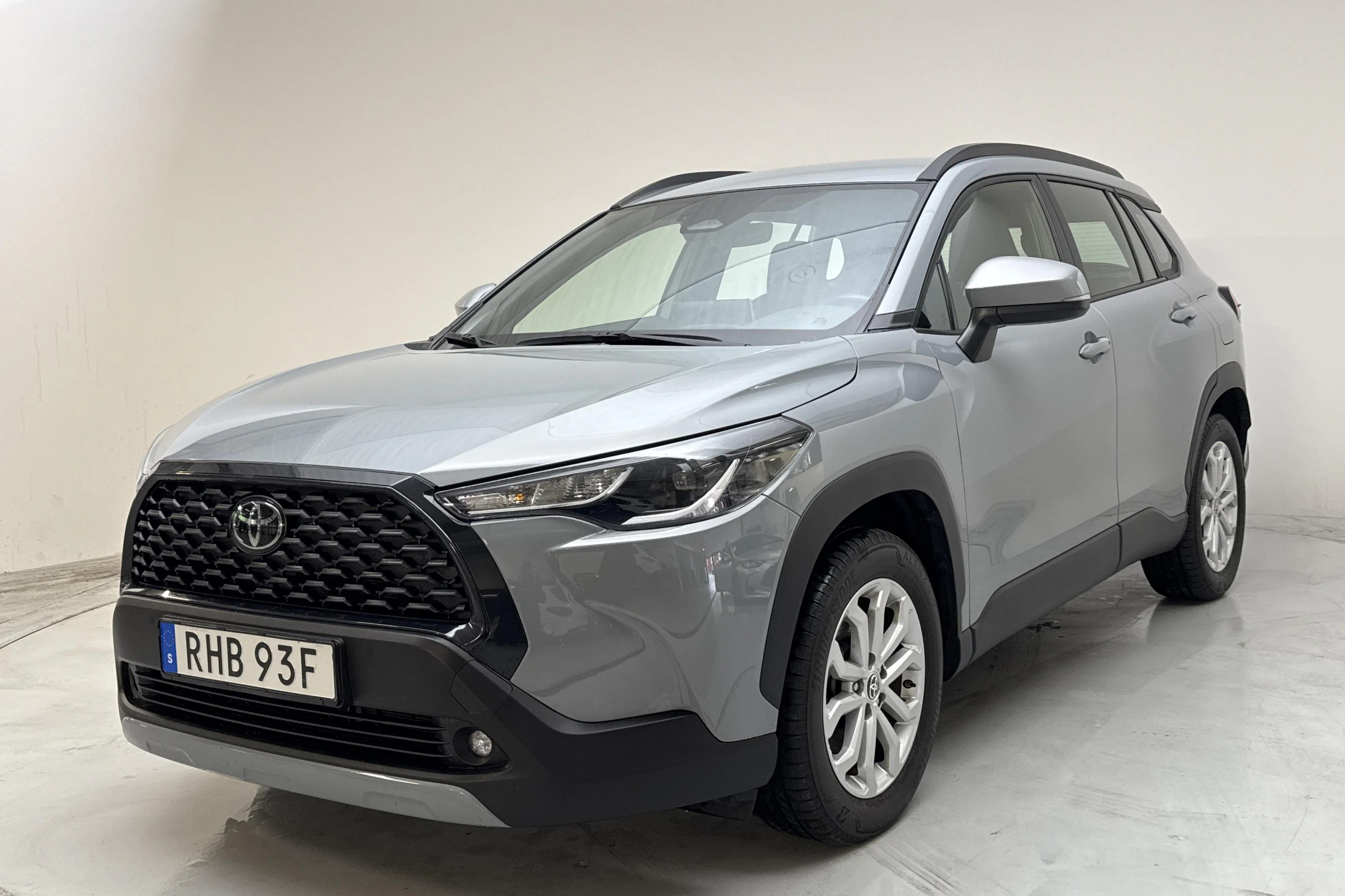 Presentation photo 1 of 13: Toyota Corolla Cross 2.0 AWD-i Elhybrid (197hk) - 80 680 km - Automatic - gray - 2024
