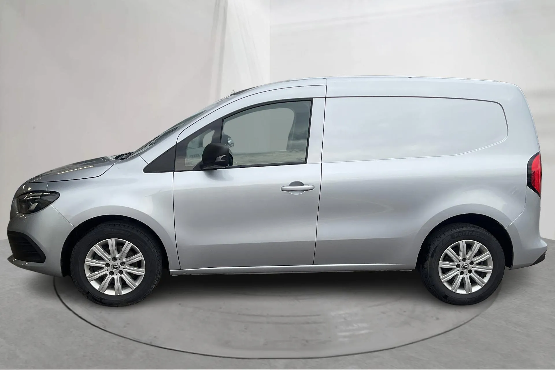 Presentationsfoto 2 av 14: Mercedes Citan 110 1.5 CDI (95hk) - 4 785 mil - Automat - silver - 2023