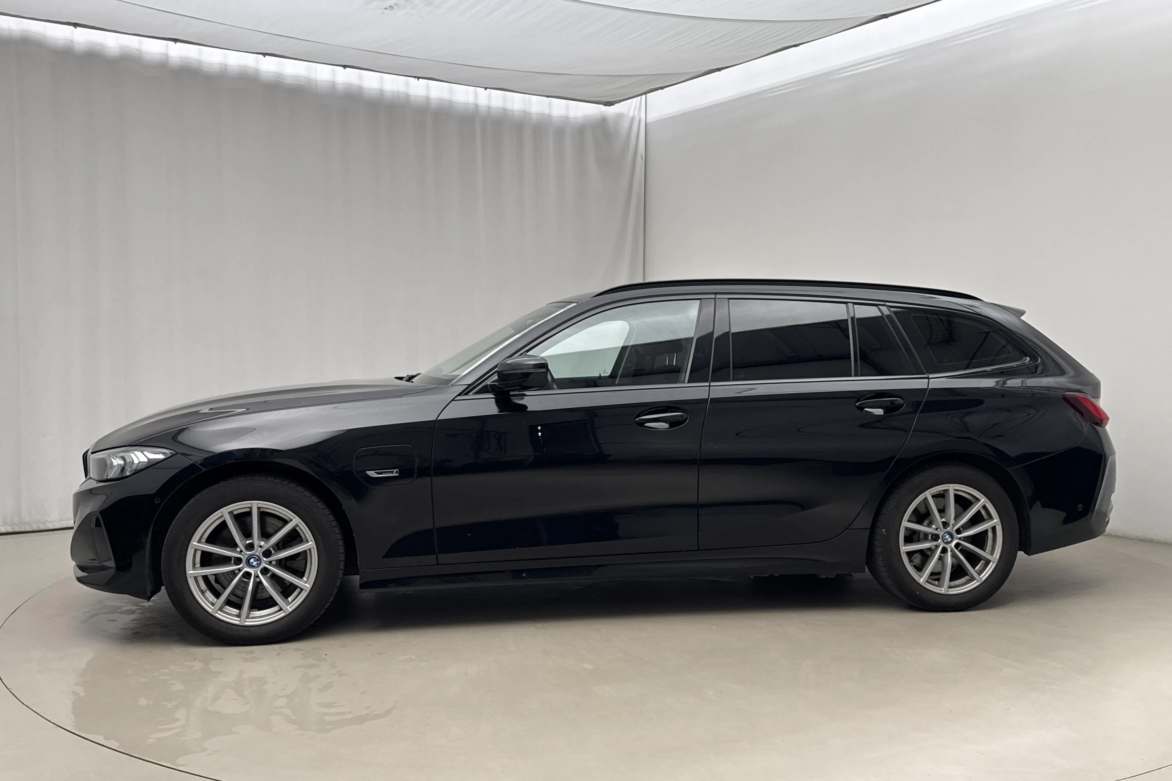 Presentation photo 2 of 22: BMW 330e xDrive Touring LCI, G21 (292hk) - 86 300 km - Automatic - black - 2023