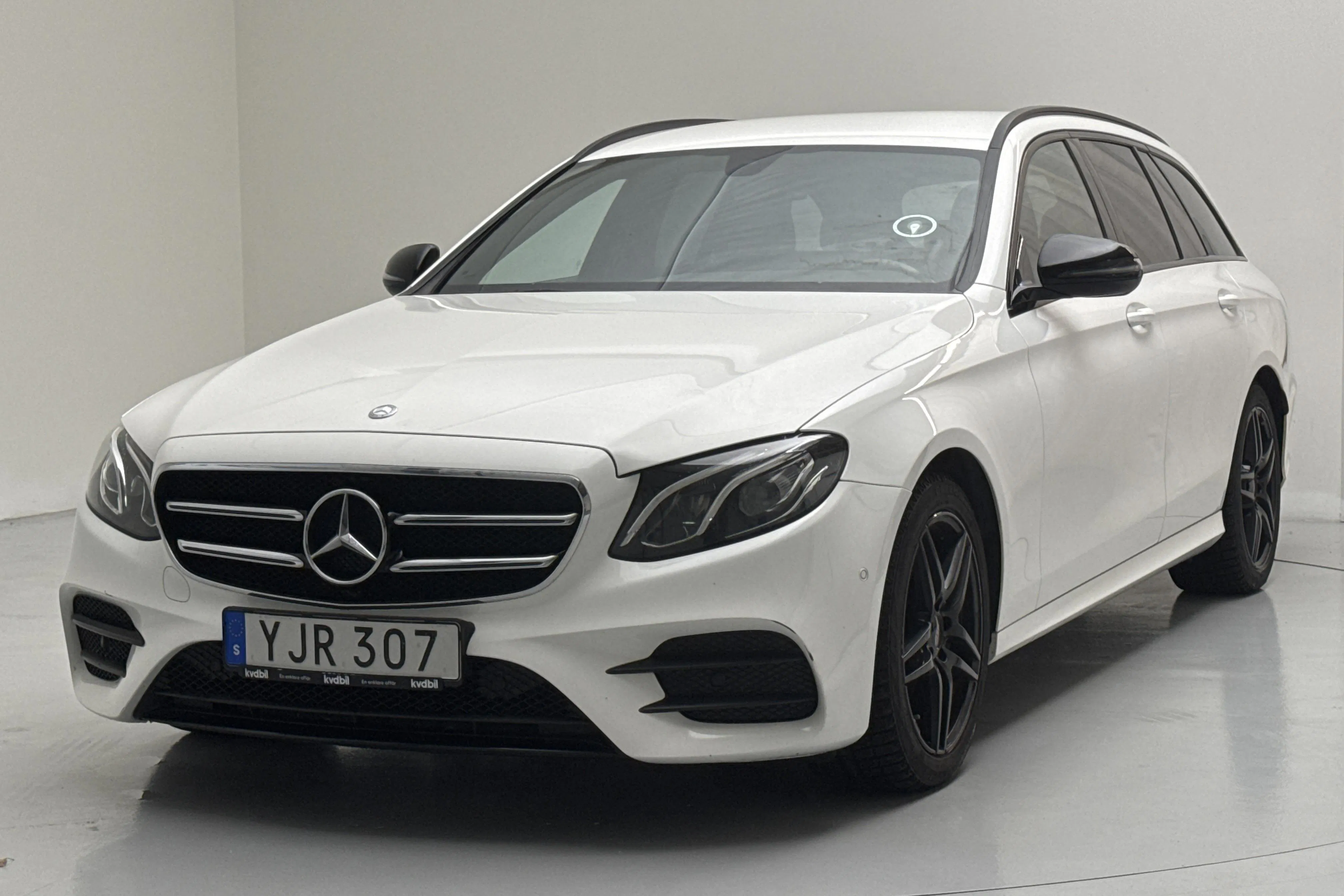 Presentationsfoto 1 av 15: Mercedes E 220 d Kombi S213 (194hk) - 18 622 mil - Automat - vit - 2017