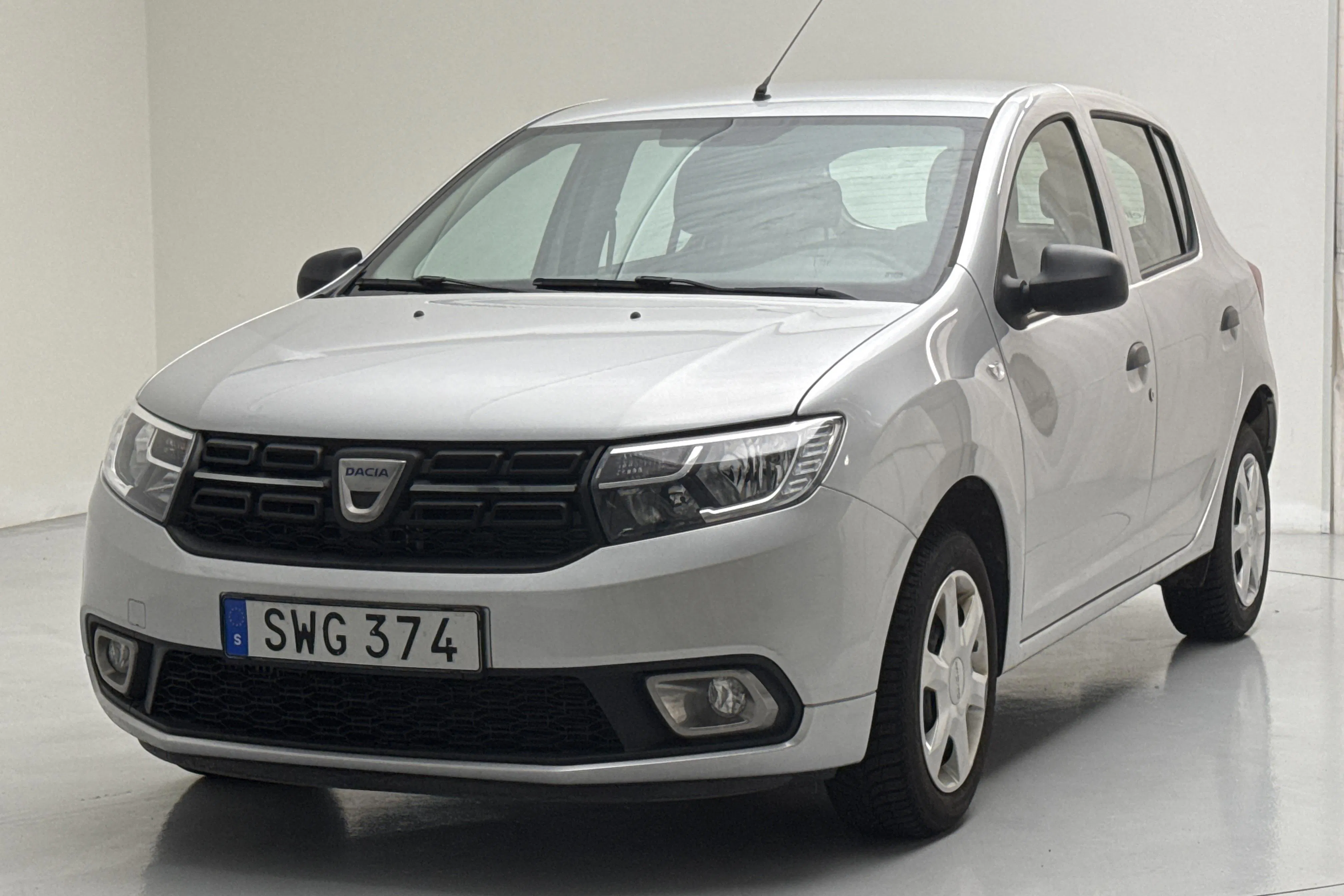 Presentation photo 1 of 11: Dacia Sandero 0.9 TCe (90hk) - 50 090 km - Automatic - silver - 2018