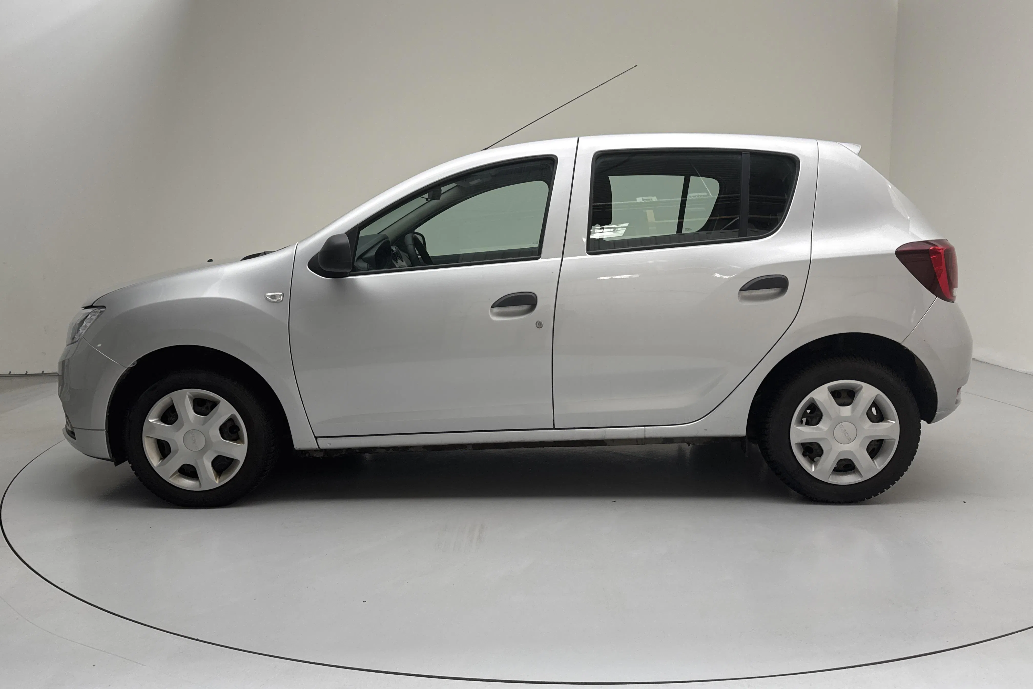 Presentation photo 2 of 11: Dacia Sandero 0.9 TCe (90hk) - 50 090 km - Automatic - silver - 2018