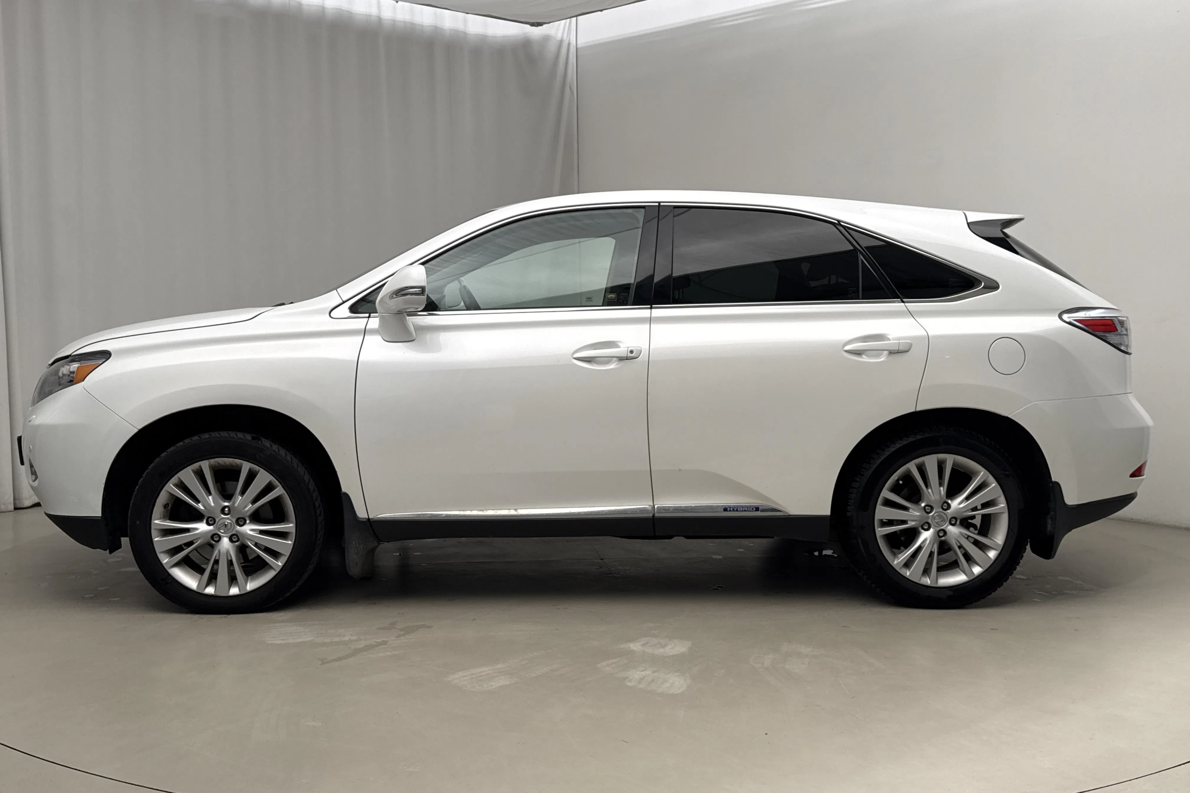Presentation photo 2 of 19: Lexus RX 450h AWD (249hk) - 252 970 km - Automatic - white - 2011