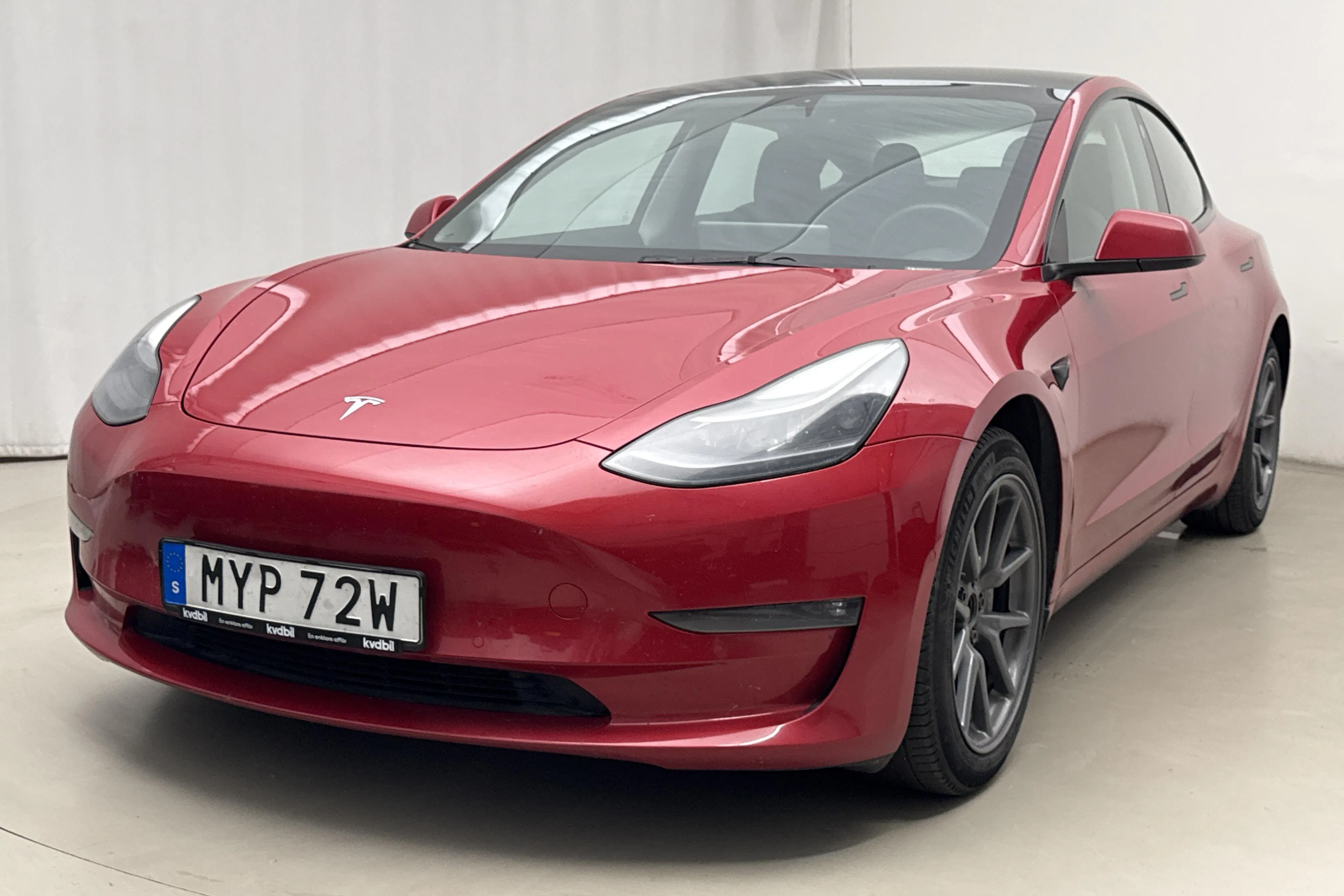 Presentationsfoto 1 av 25: Tesla Model 3 Long Range Dual Motor AWD - 12 768 mil - Automat - röd - 2021