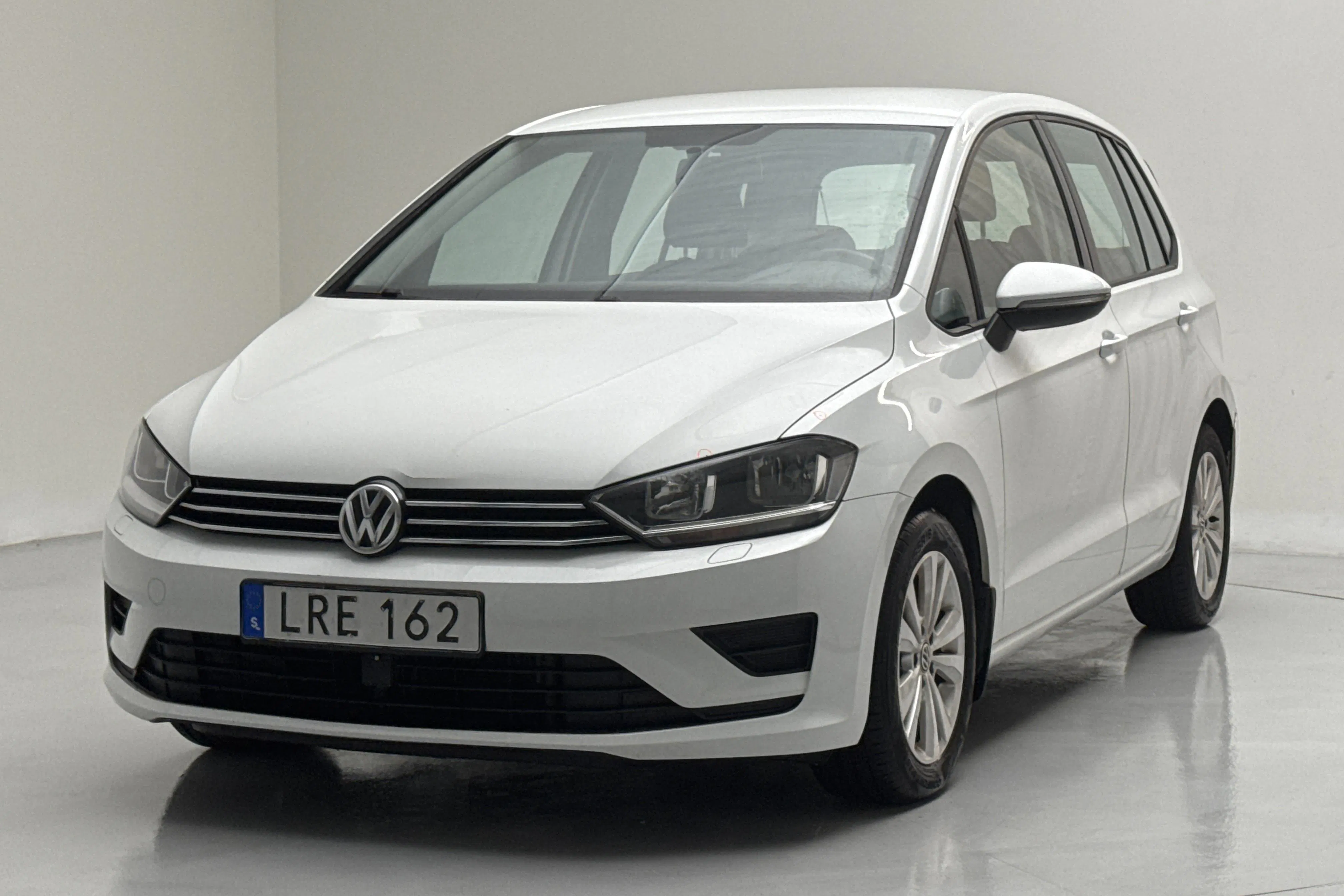 Presentation photo 1 of 14: VW Golf VII 1.2 TSI BlueMotion Technology Sportsvan (110hk) - 235 940 km - Automatic - white - 2016
