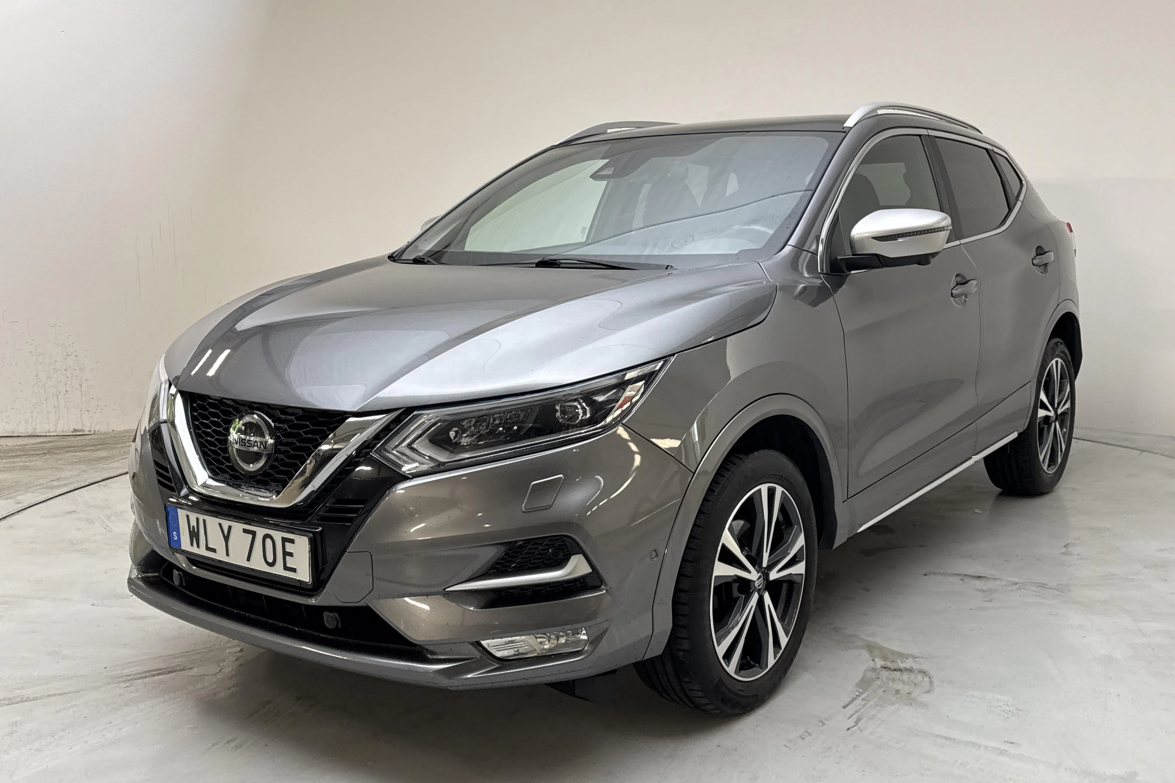 Presentation photo 1 of 15: Nissan Qashqai 1.3 DIG-T (140hk) - 74 280 km - Manual - gray - 2020