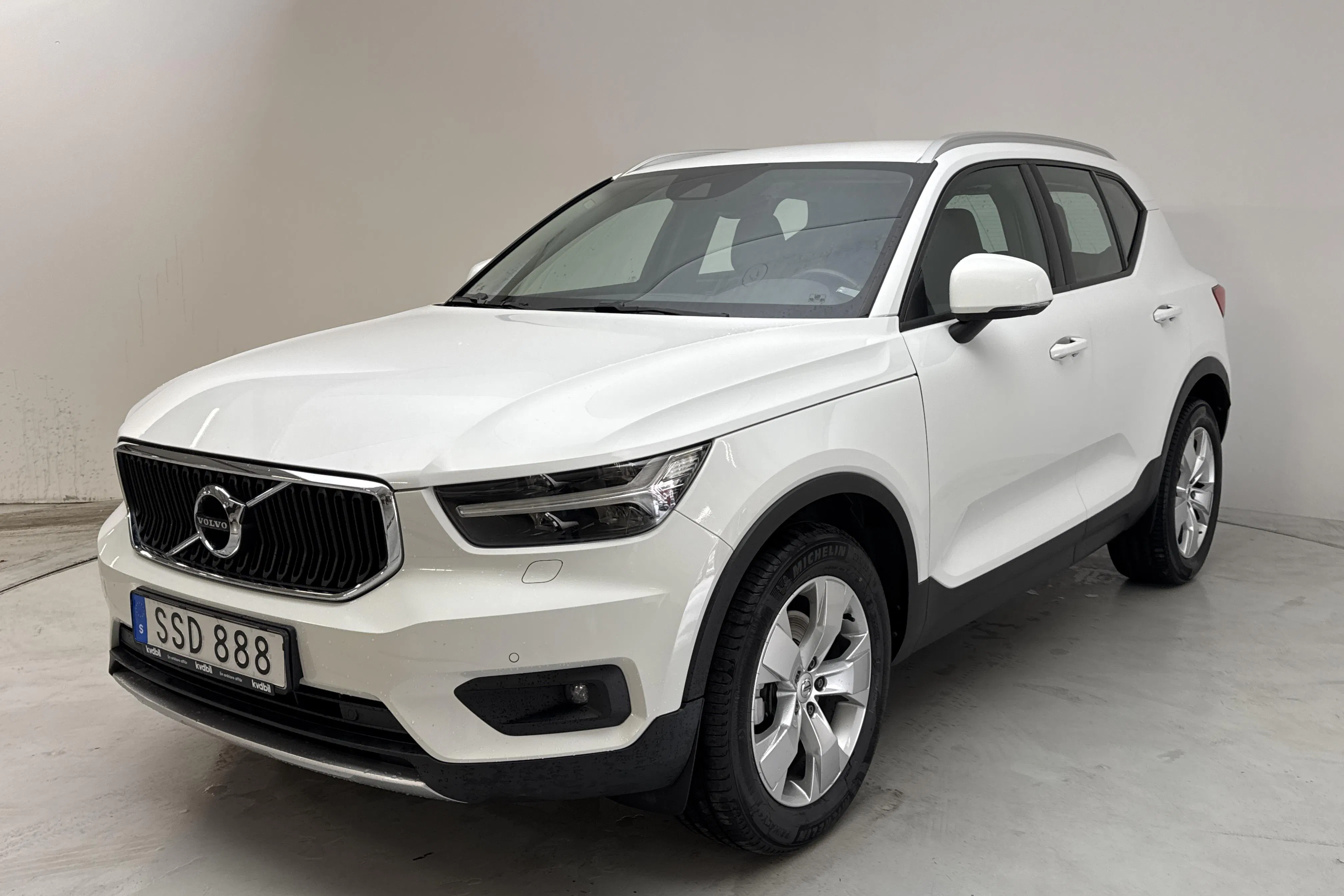 Presentationsfoto 1 av 16: Volvo XC40 D3 AWD (150hk) - 15 954 mil - Automat - vit - 2019