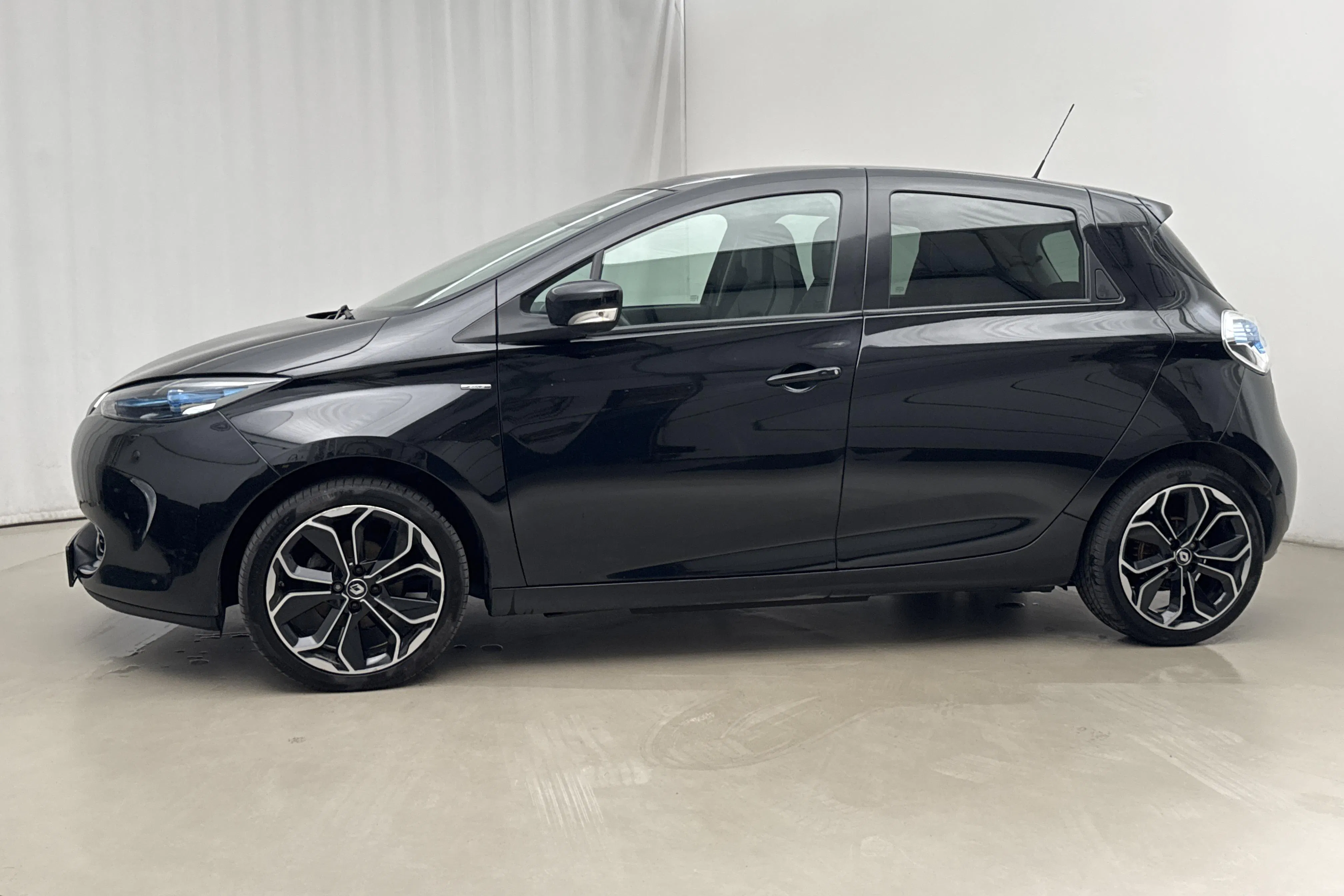 Presentation photo 2 of 20: Renault Zoe 41kWh R110 (108hk) - 89 710 km - Automatic - black - 2019